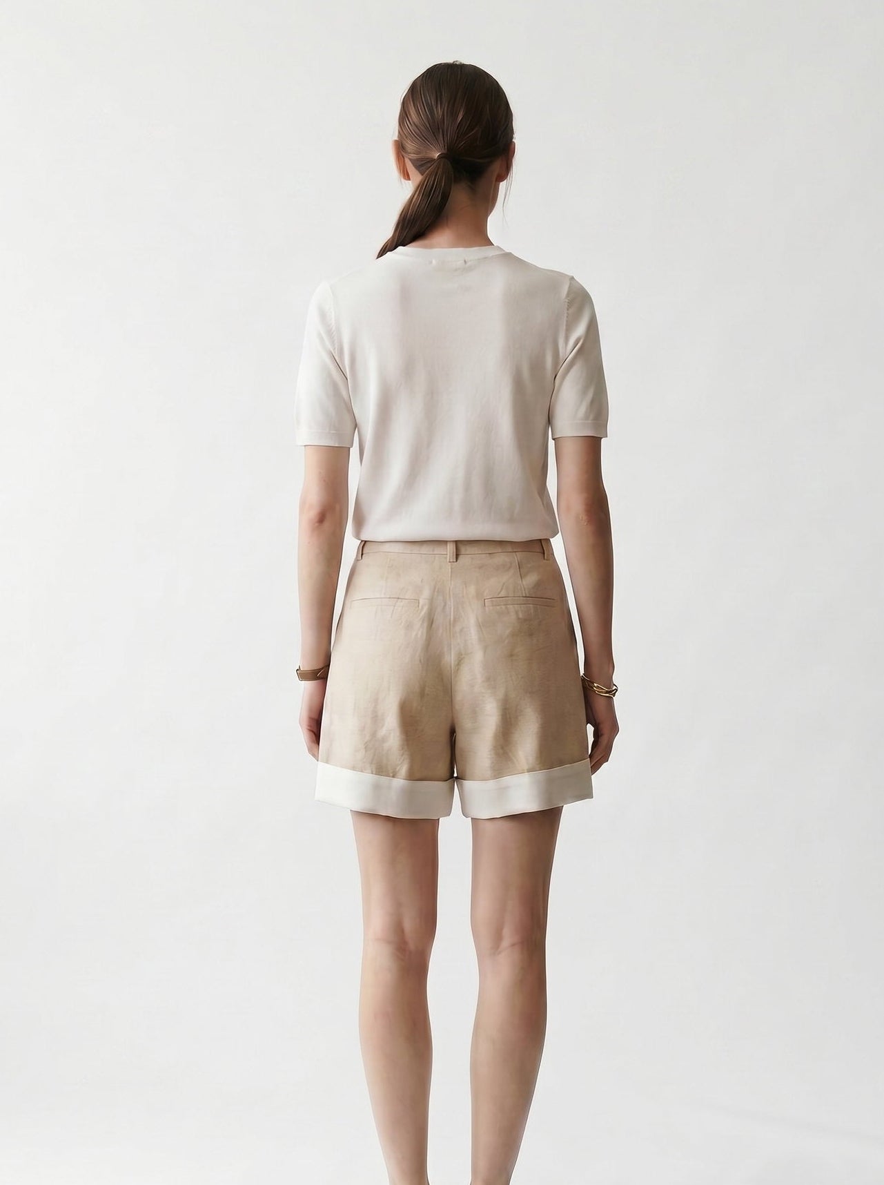 short contrasté beige et blanc - poches - pinces - EscandelleParis - dos
#couleur_beige