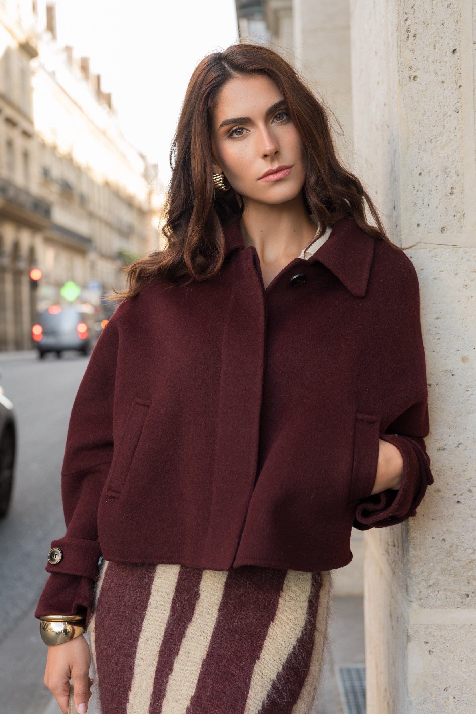 CECILE veste courte laine bomber zippé bordeaux femme - Escandelle Paris (portrait)
#couleur_bordeaux