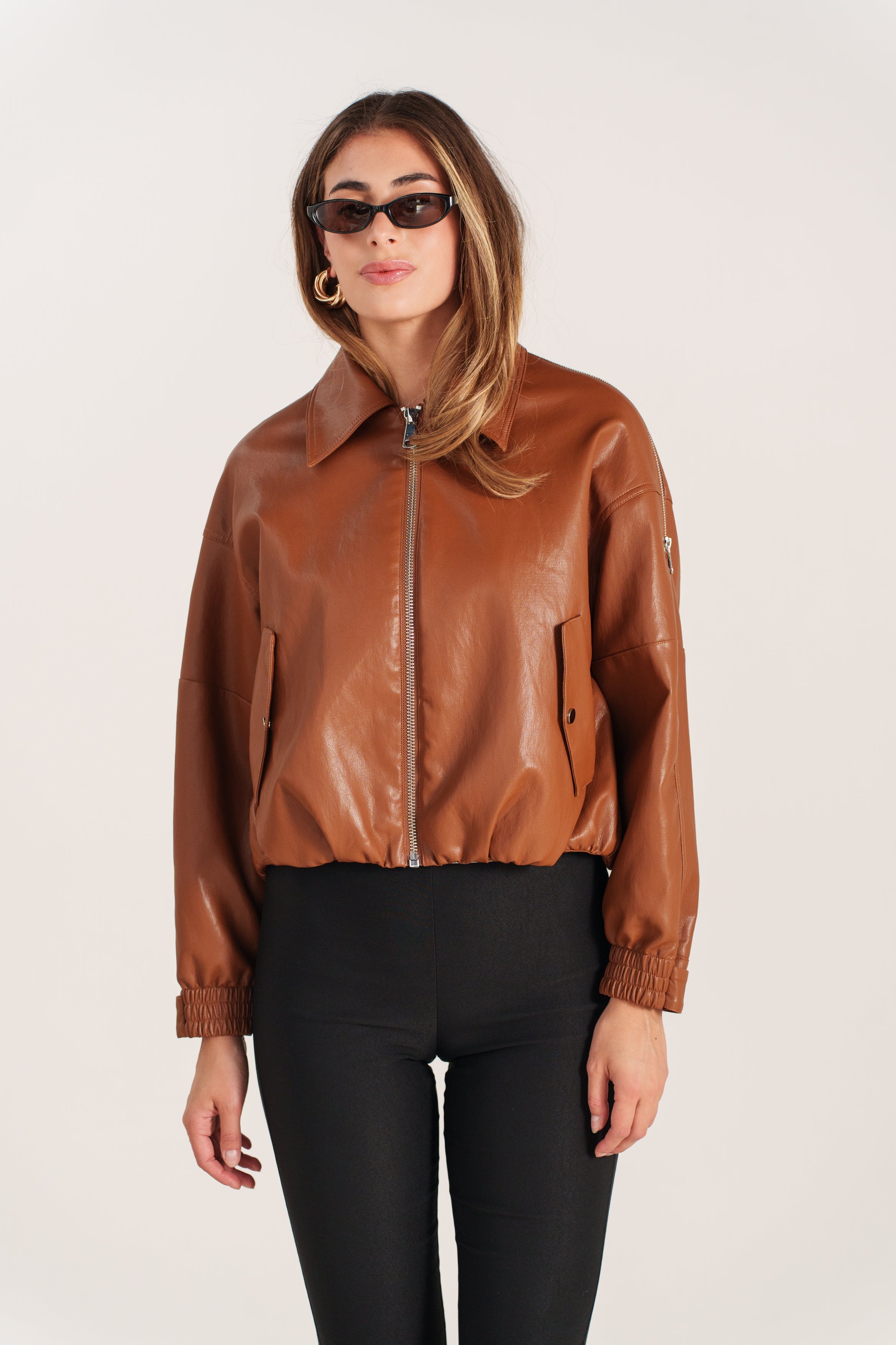 LILIANE blouson bomber similicuir col montant camel femme - Escandelle Paris (portrait)
#couleur_camel