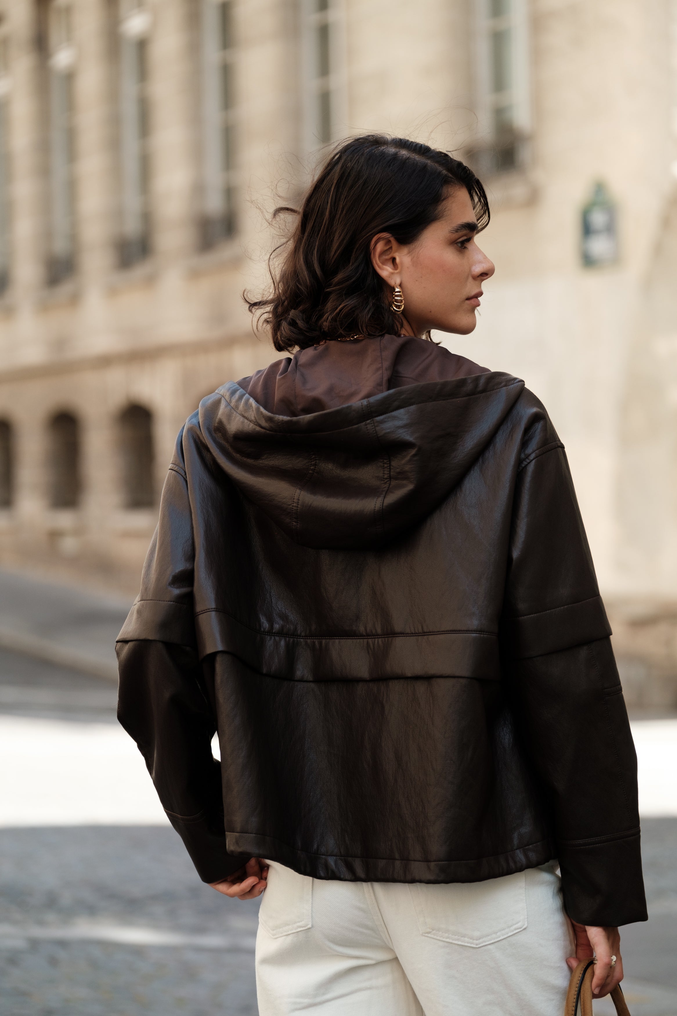 MARCELINE blouson court similicuir capuche zippé lien serrage choco femme - Escandelle Paris (dos)
#couleur_choco