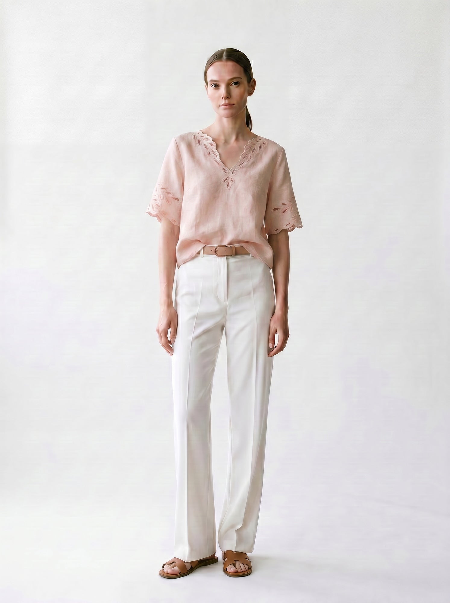Blouse col V - Broderie anglaise - Manches courtes - EscandelleParis - Rose - Devant
#couleur_rose