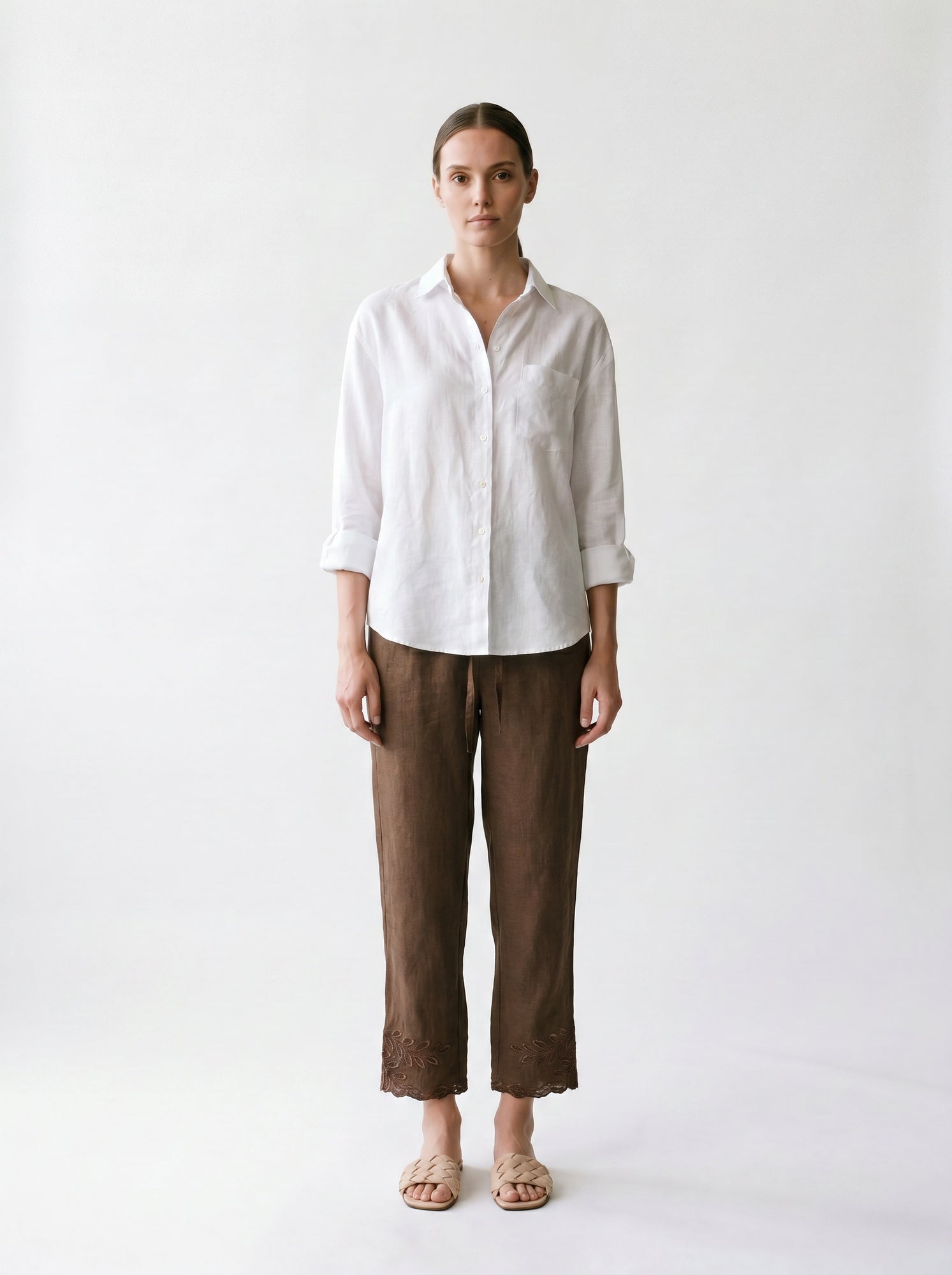 Pantalon droit - Broderie anglaise - Lacets et élastique à la taille - poches - EscandelleParis - Choco - Devant
#couleur_choco