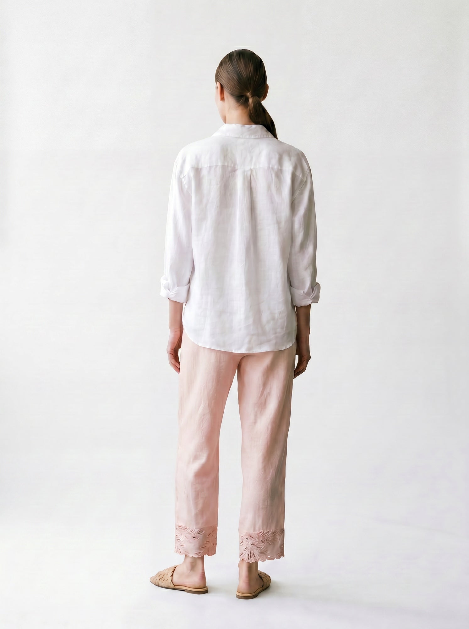 Pantalon droit - Broderie anglaise - Lacets et élastique à la taille - poches - EscandelleParis - Rose - Dos
#couleur_rose