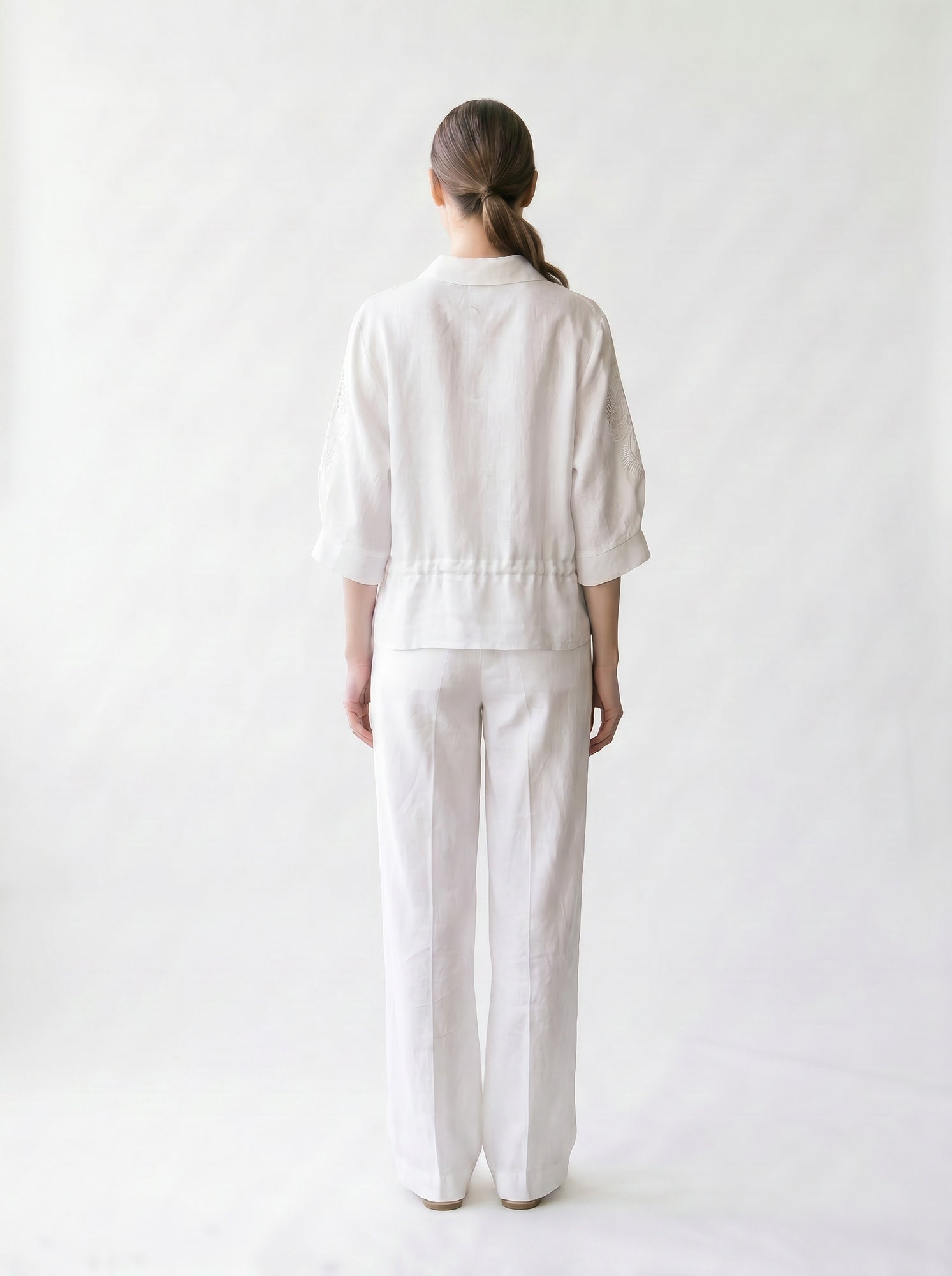 Chemisier chic - Broderie Anglaise - Manches 3/4 - Col français - Lacets à la taille - EscandelleParis - Blanc - Dos
#couleur_blanc