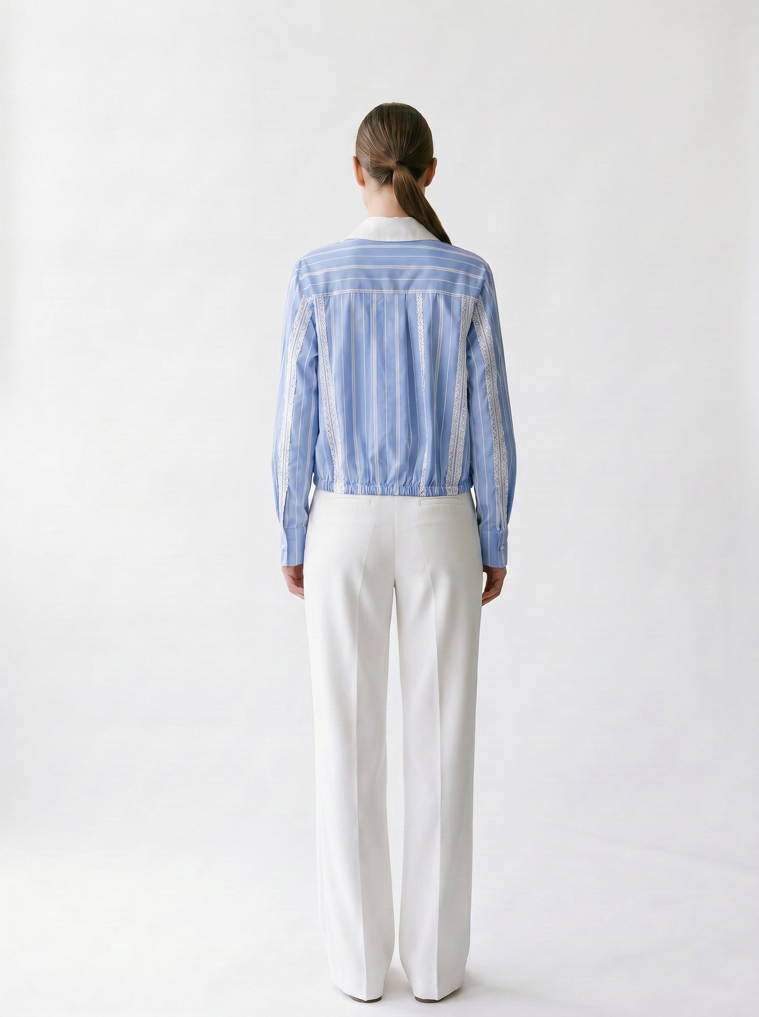 Chemise courte brodée à rayures - Col contrasté - Bandes dentelle - Elastique au bas - EscandelleParis - Bleu et Blanc - Dos