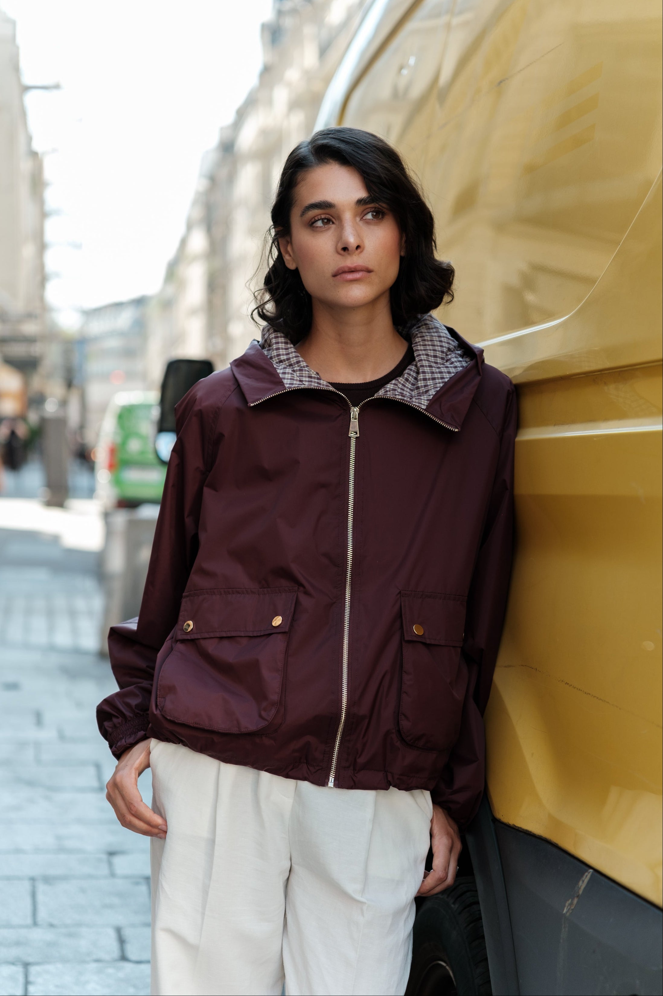 AMARAS blouson court bomber imperméable doublure carreaux lie de vin femme - Escandelle Paris (silhouette entière)
#couleur_liedevin