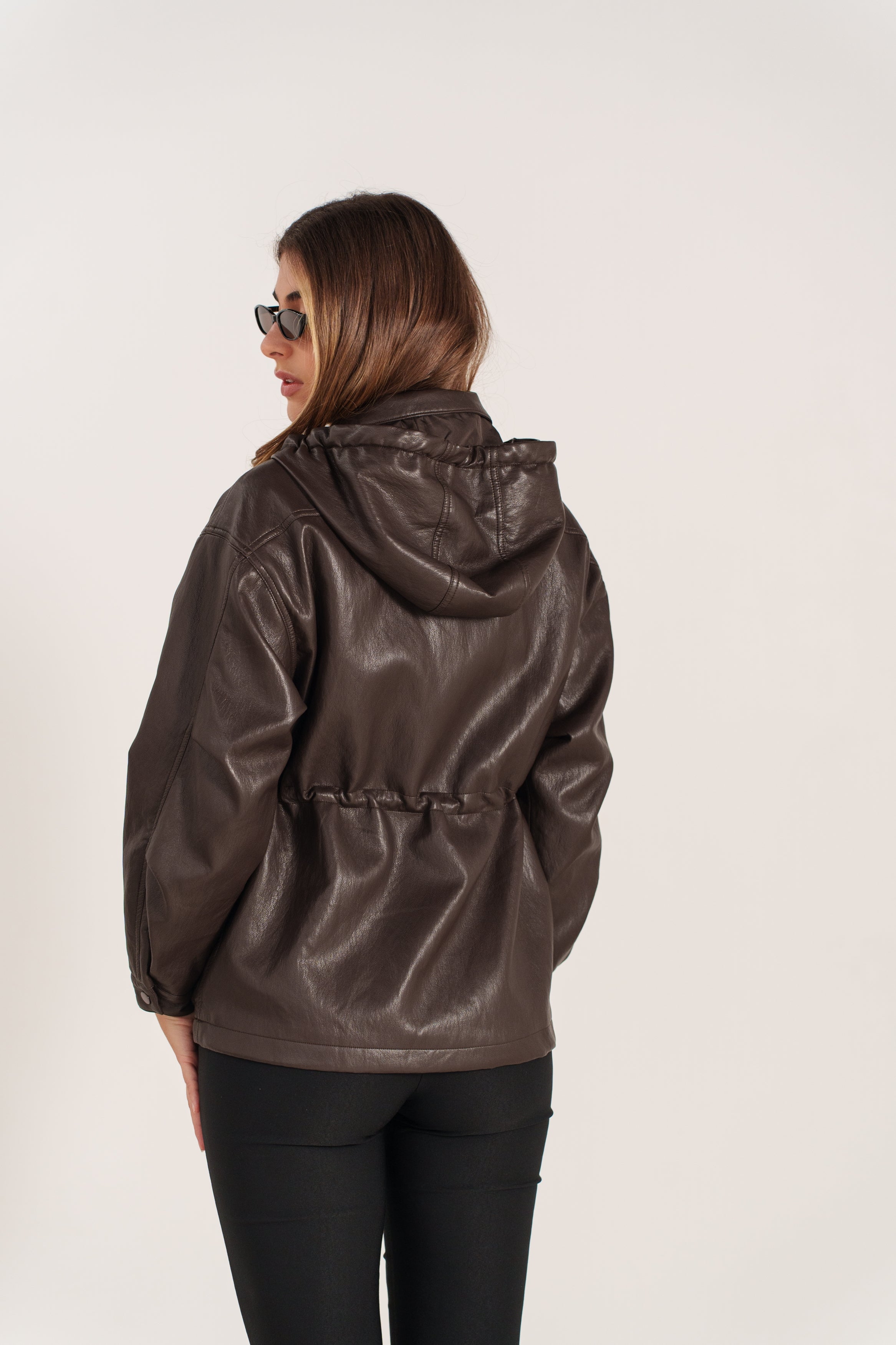 LEANDRA blouson bomber similicuir capuche choco femme - Escandelle Paris (dos)
#couleur_choco