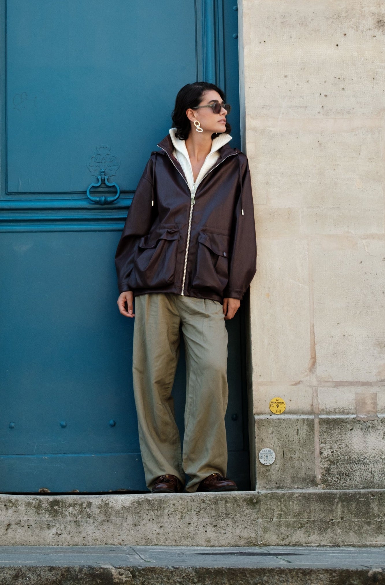 LEANDRA blouson bomber similicuir capuche bordeaux femme - Escandelle Paris (silhouette entière)
#couleur_bordeaux
