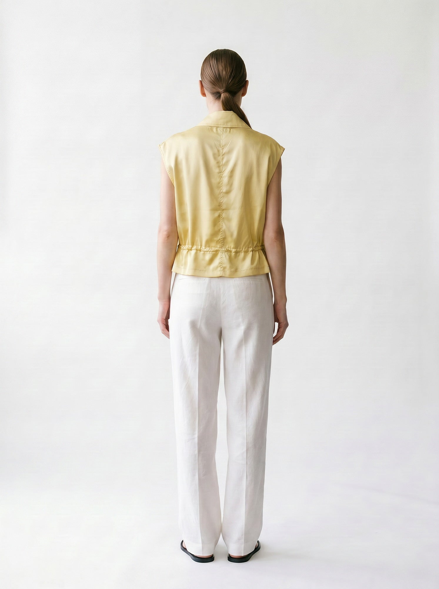 Veste sans manches - Col montant - Poches et élastique à la taille - EscandelleParis - Jaune - Dos
#couleur_jaune