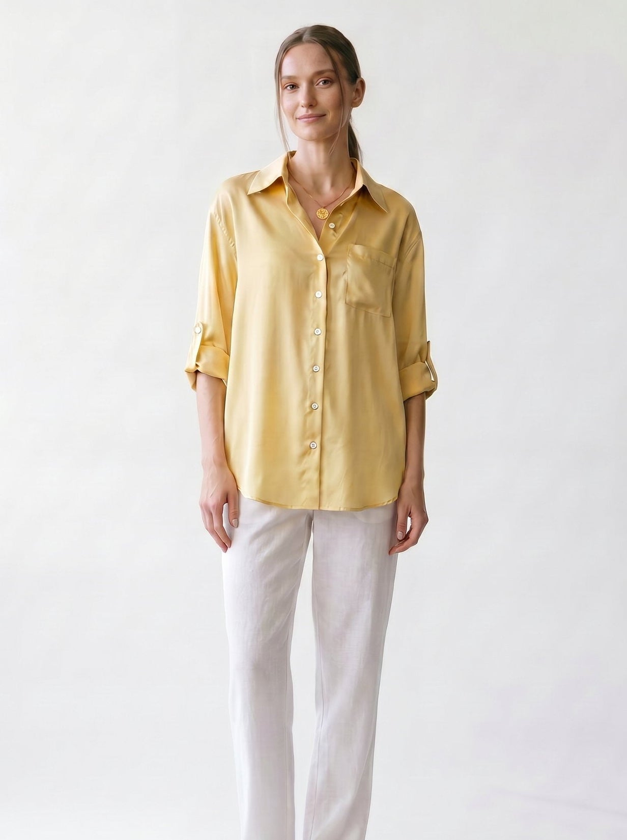 Chemise satin - boutonnière -manches ajustables - col français - EscandelleParis - jaune- Devant
#couleur_jaune