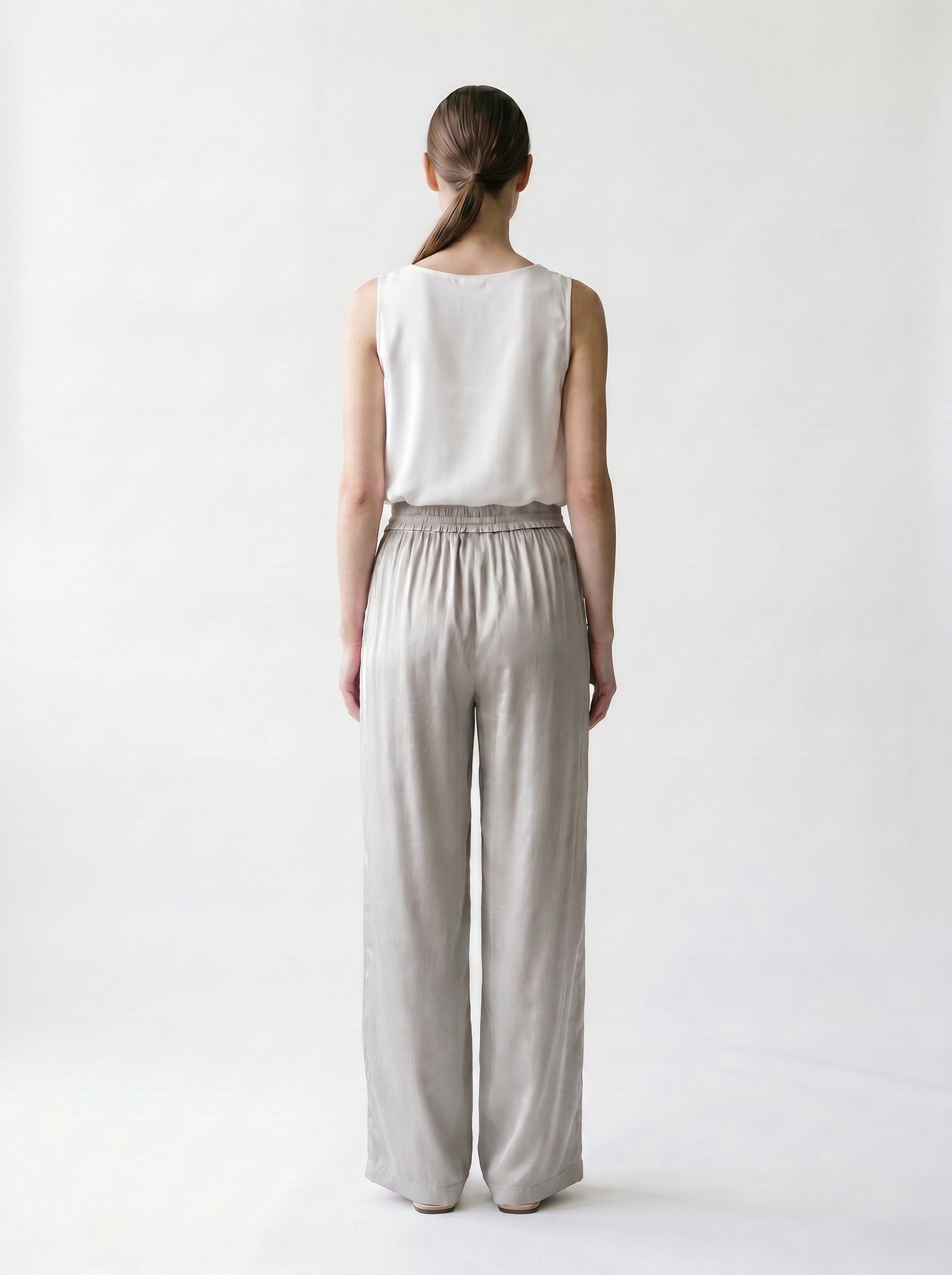 Pantalon satin - poches - élastique et lacet à la taille - EscandelleParis -GRIS- Dos
#couleur_gris