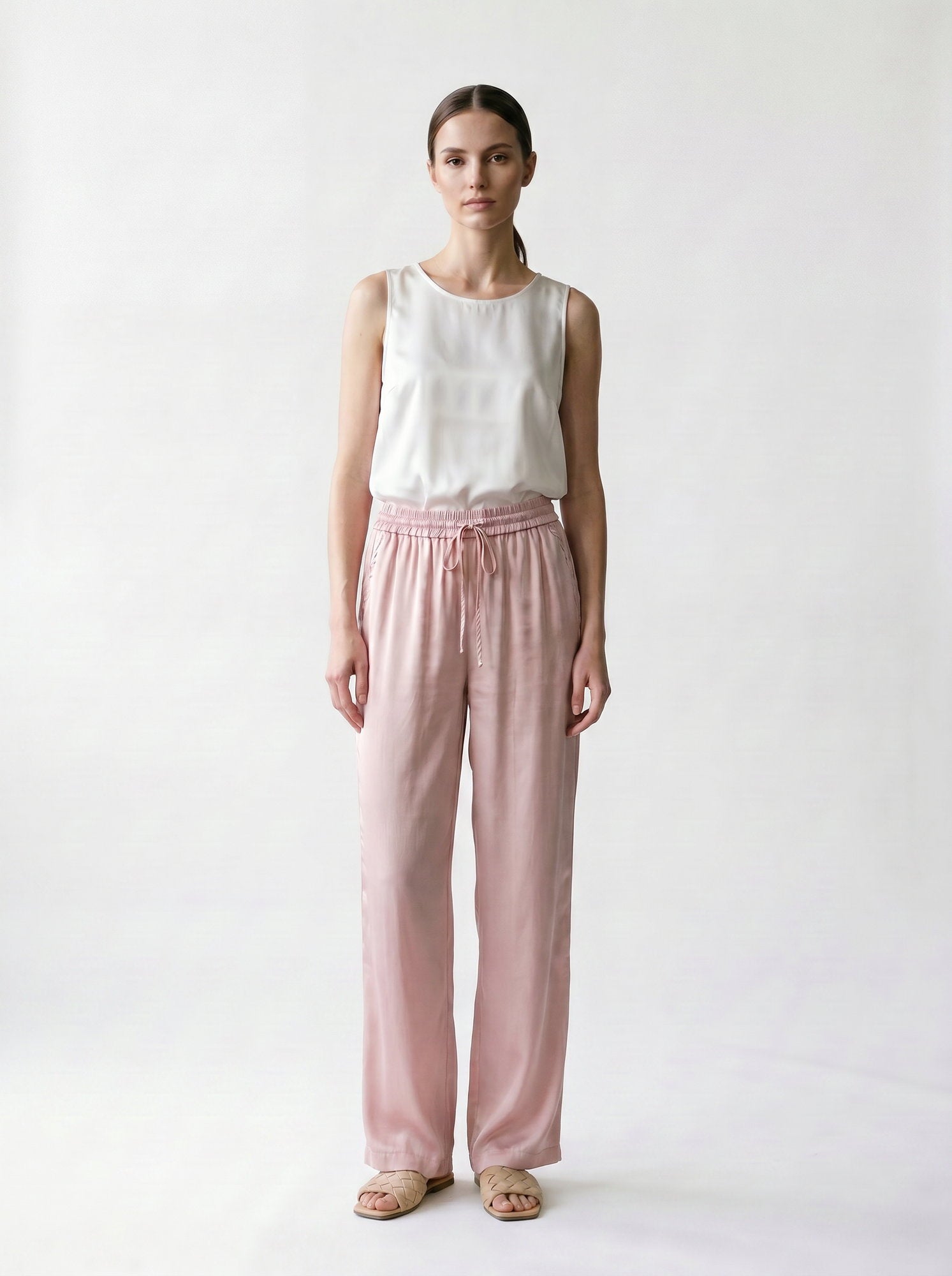 Pantalon satin - poches - élastique et lacet à la taille - EscandelleParis -Rose- Devant
#couleur_rose