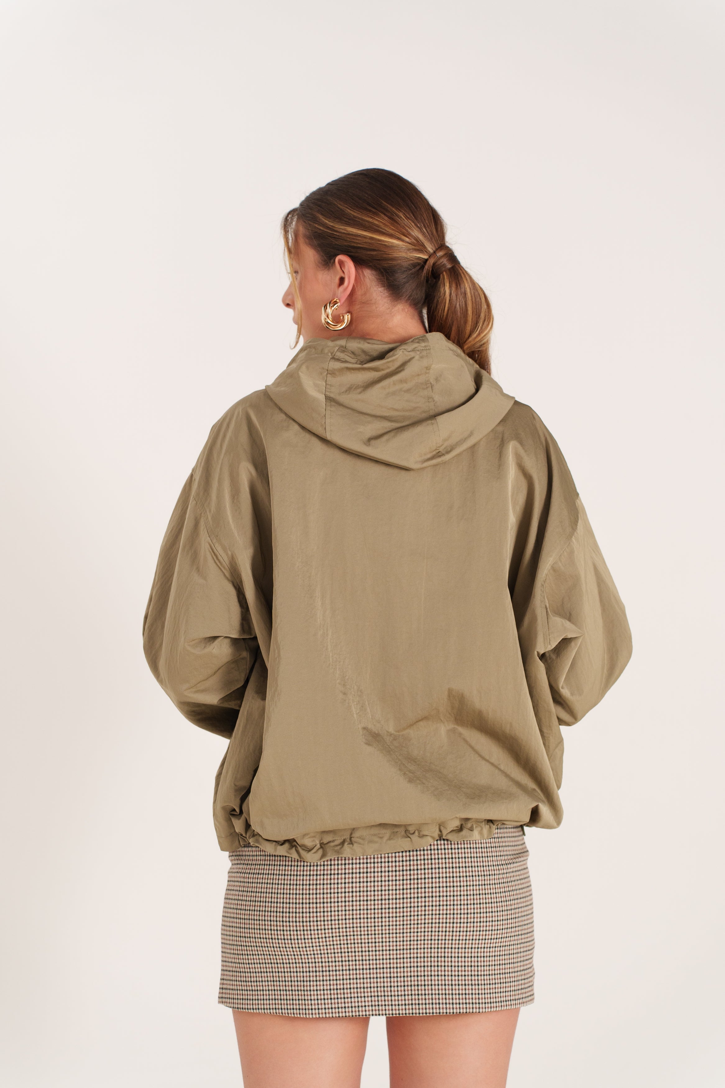 CARINE blouson court imperméable léger oversize kaki femme - Escandelle Paris (dos)
#couleur_kaki