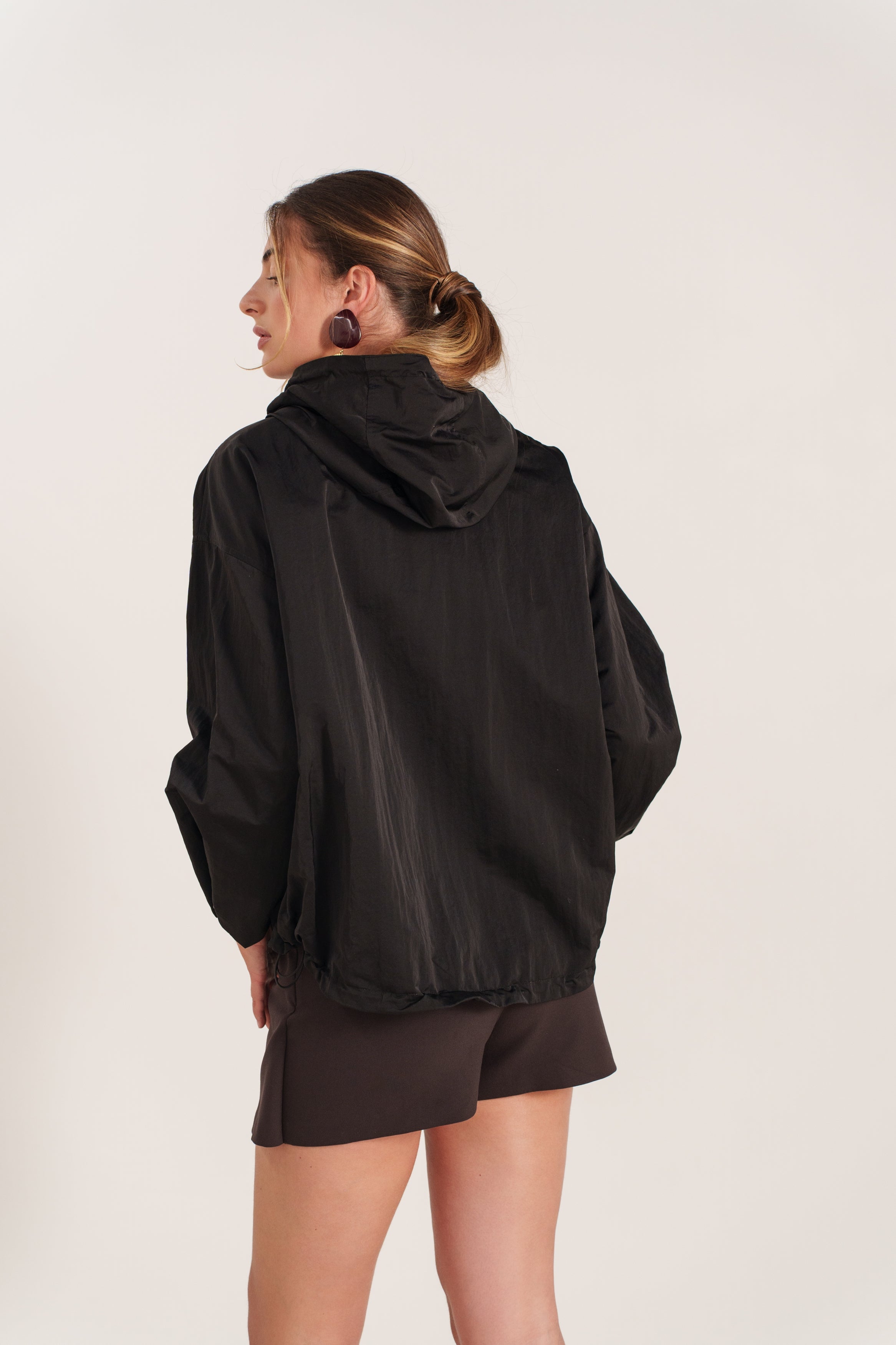 CARINE blouson court imperméable léger oversize noir femme - Escandelle Paris (dos)
#couleur_noir