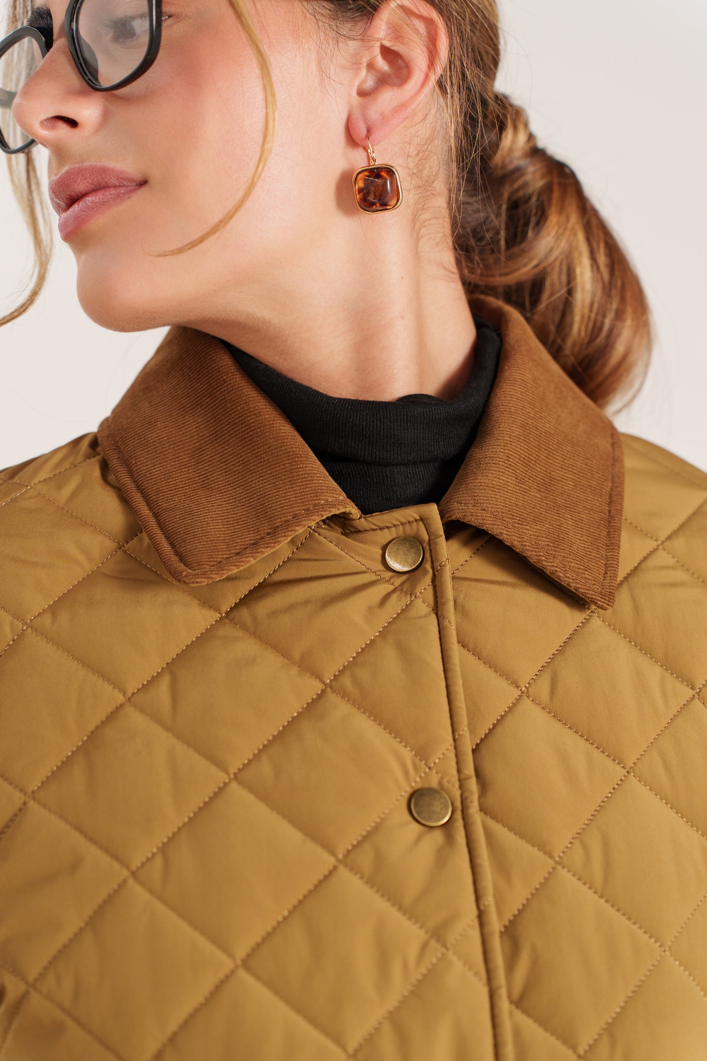 Blouson court camel pour femme avec col et poches contrastants Escandelle-zoom
#couleur_camel