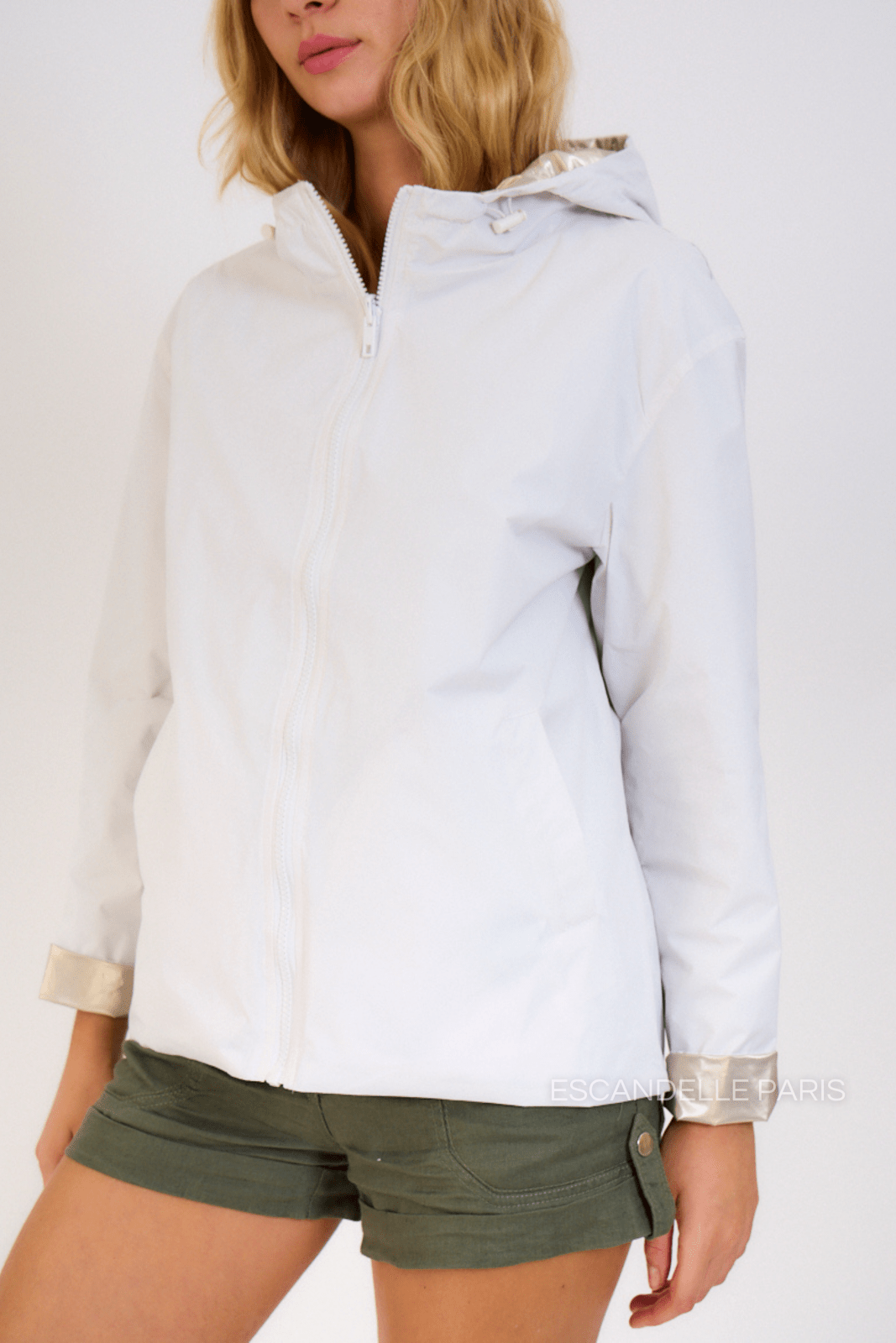 APRIL - Parka Courte Réversible Blanc - Escandelle (Gros plan sur les détails et matières)
#couleur_blanc