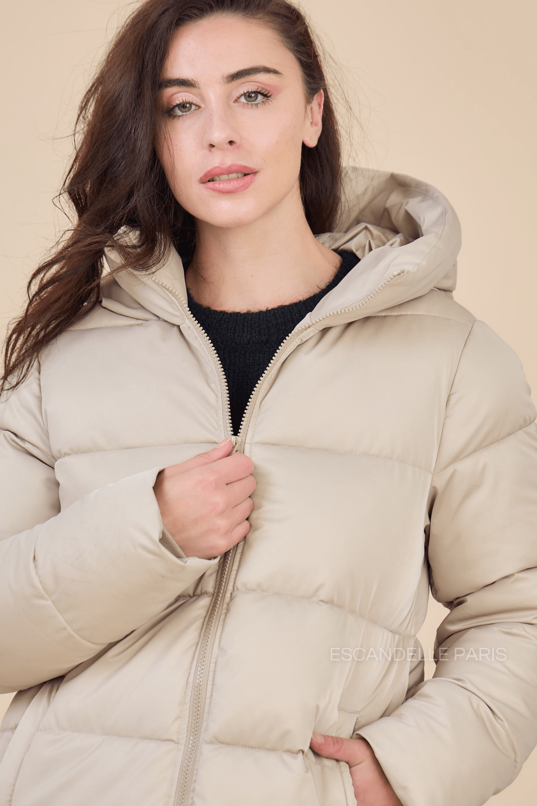 HARPER - Doudoune Beige - Escandelle (Gros plan sur les détails et matières)
#couleur_beige