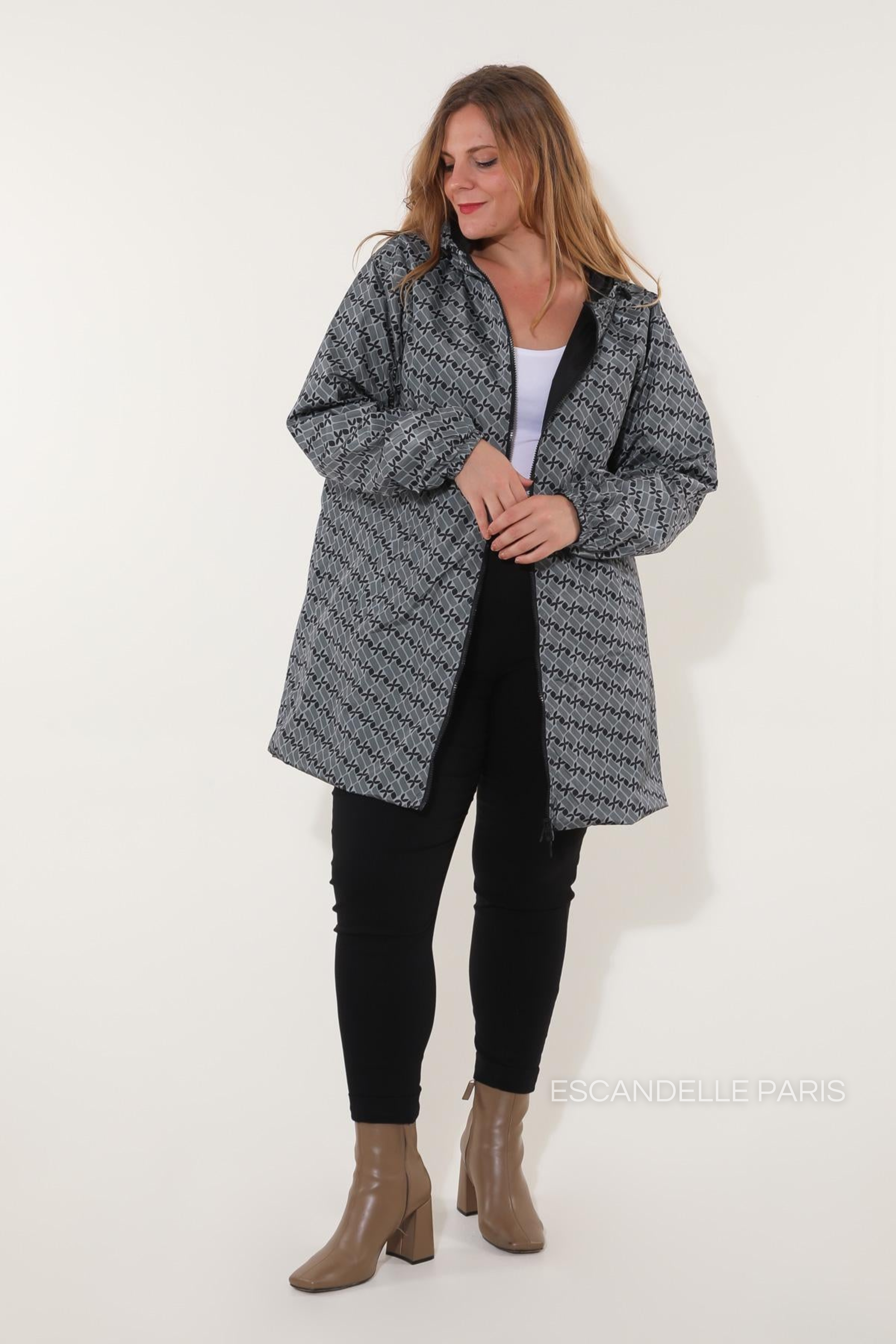 Parka larga reversible estampada