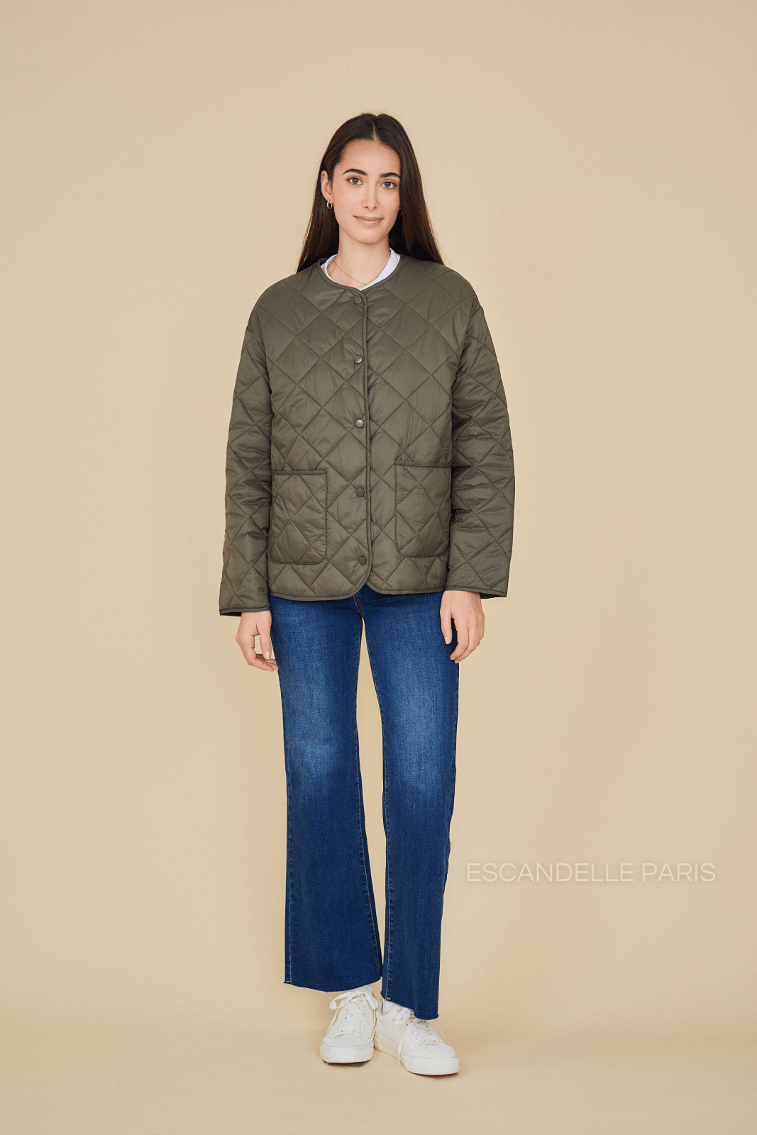 VICTOIRE veste matelassée mi-longue losanges kaki femme - Escandelle Paris (silhouette entière)
#couleur_kaki