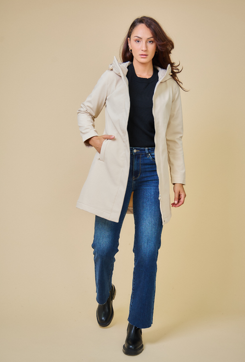 Parka SIENNA Escandelle – manteau beigesoftshell cintré femme, look parisien minimaliste et intemporel.
#couleur_beige