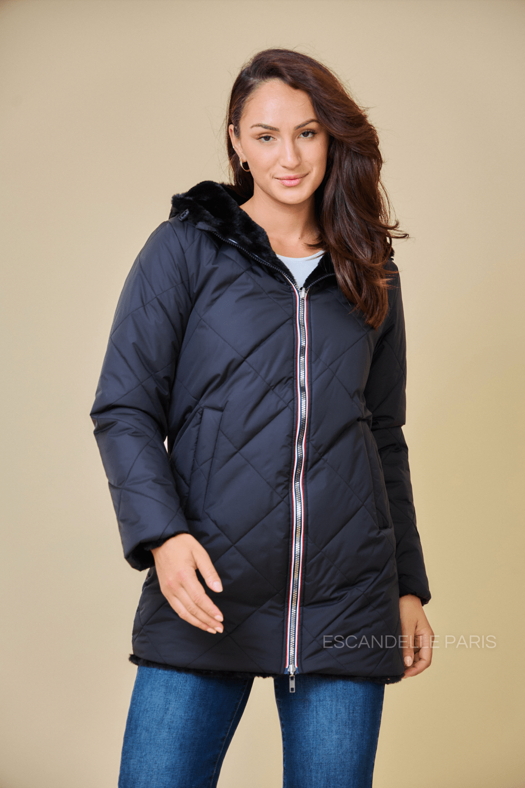 GEMMA - Parka Noir - Escandelle (Vue de face - portrait - côté réversible imperméable)
#couleur_noir