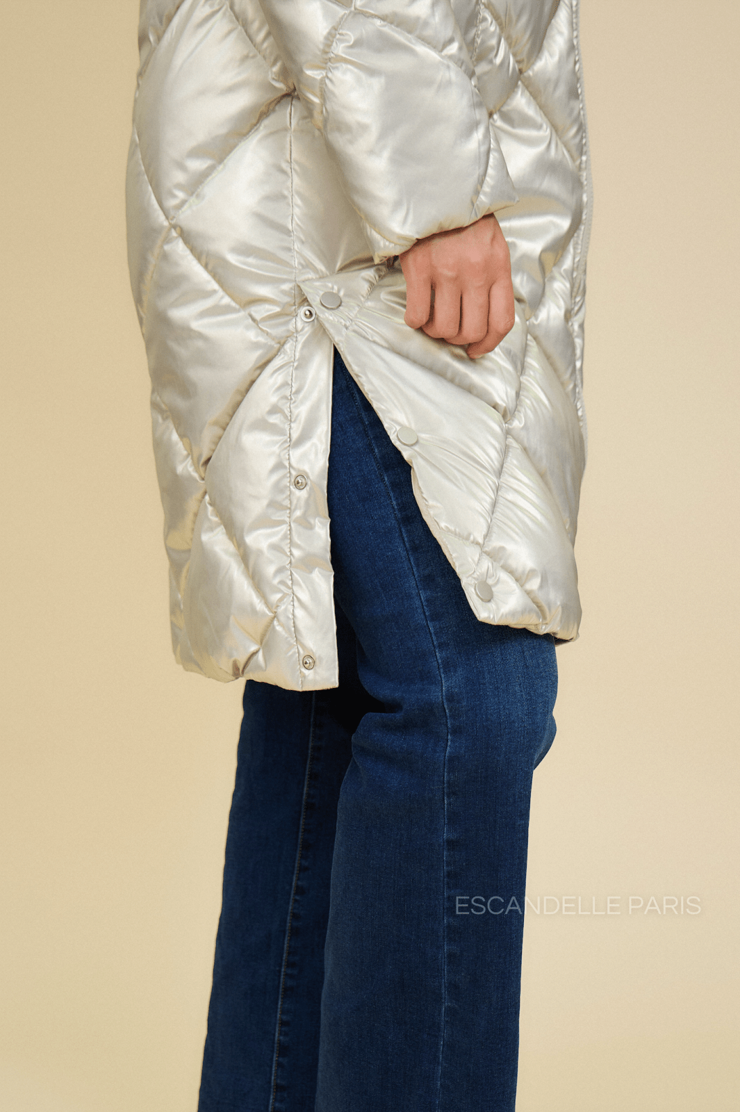 CAMERON - Doudoune Or - Escandelle (Gros plan sur les détails et matières)
#couleur_or