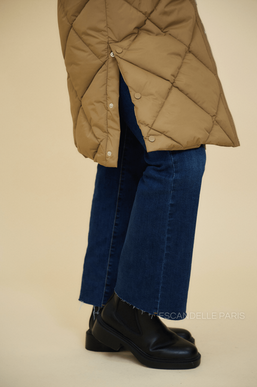 CAMERON - Doudoune Taupe - Escandelle (Gros plan sur les détails et matières)
#couleur_taupe