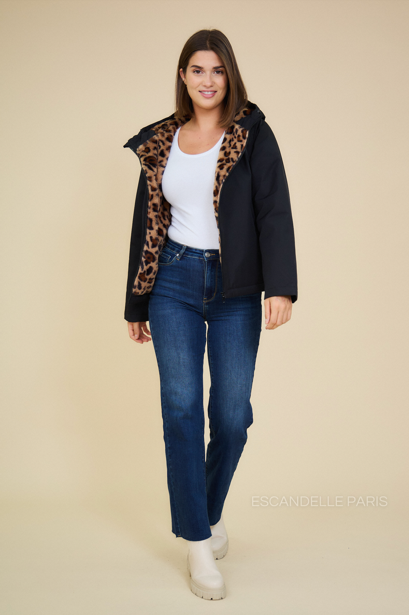 Parka ANAE Escandelle – manteau kaki à capuche doublé léopard, look moderne et confortable.
#couleur_noir