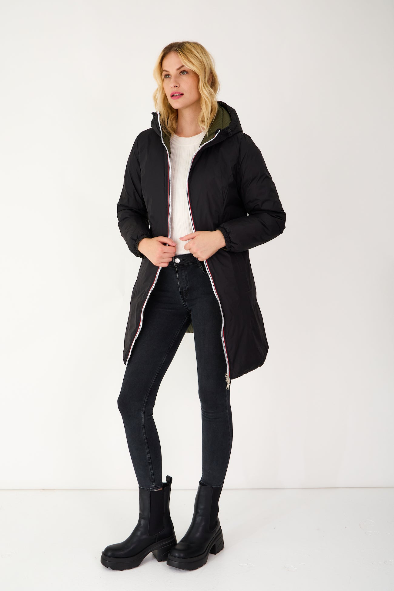 Doudoune SIXTINE Escandelle – doudoune longue femme kaki réversible, coupe droite et élégante.
#couleur_noir