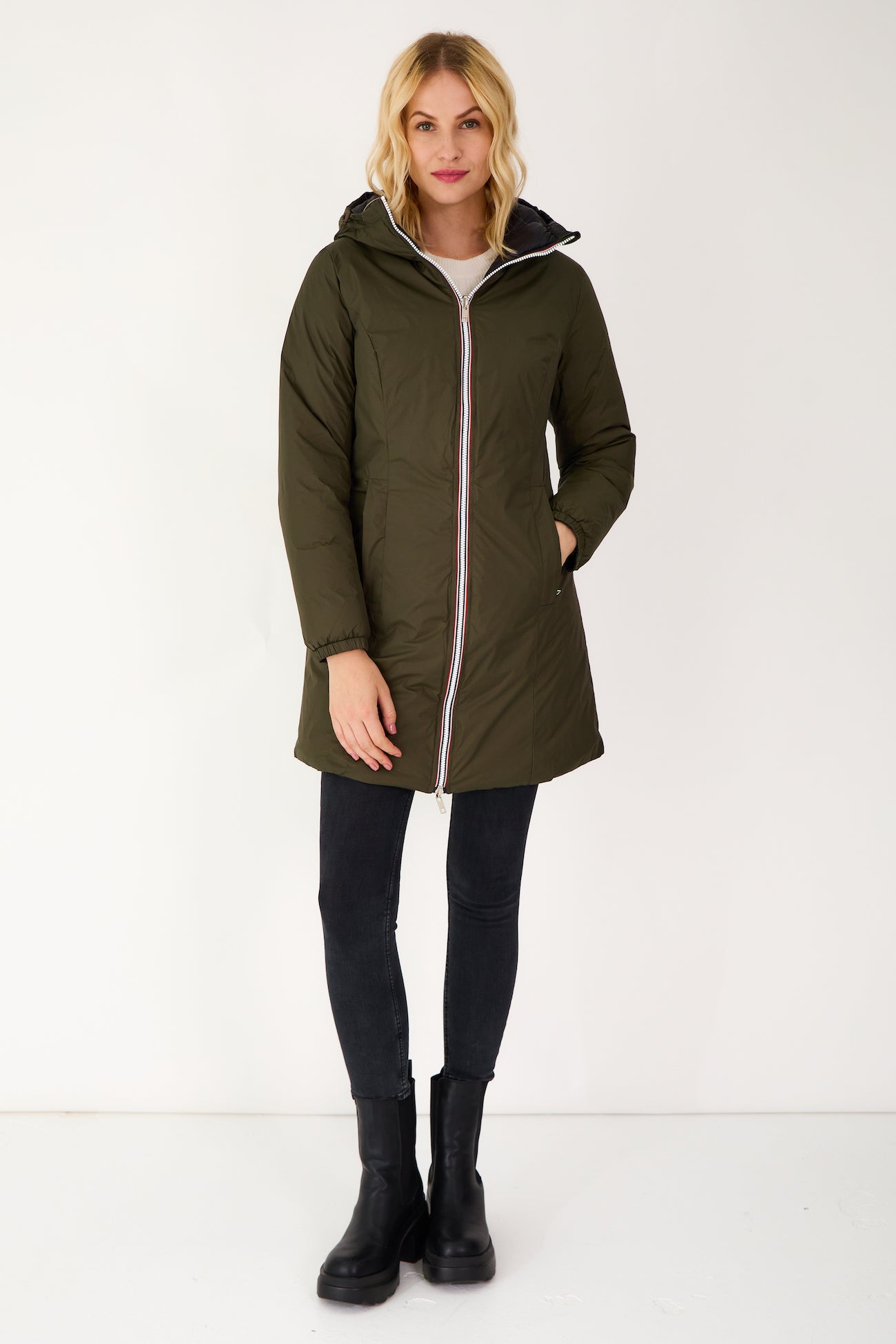 Doudoune SIXTINE Escandelle – doudoune longue femme kaki réversible, coupe droite et élégante.
#couleur_kaki