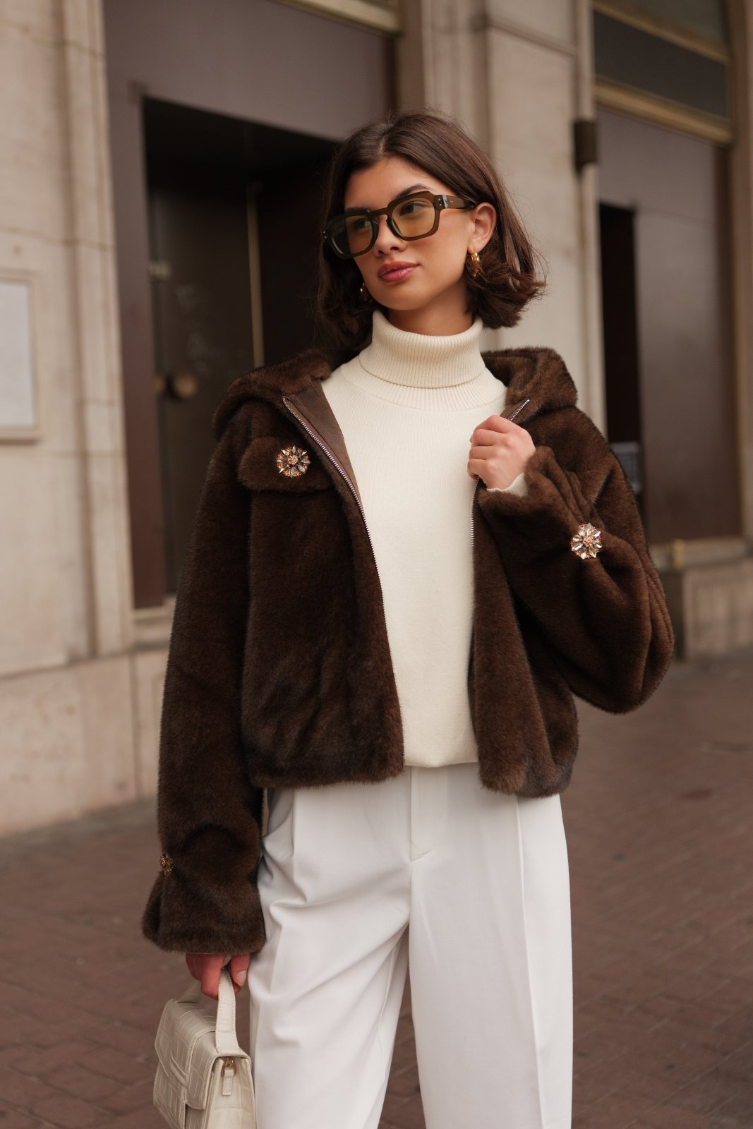 ZARIAH - Manteau Choco - Escandelle (Vue de face - portrait - veste zip ouvert)
#couleur_choco