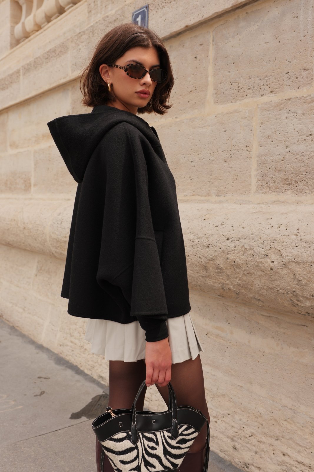 ALAE - Cape Noir - Escandelle (Vue de profil droit)
#couleur_noir