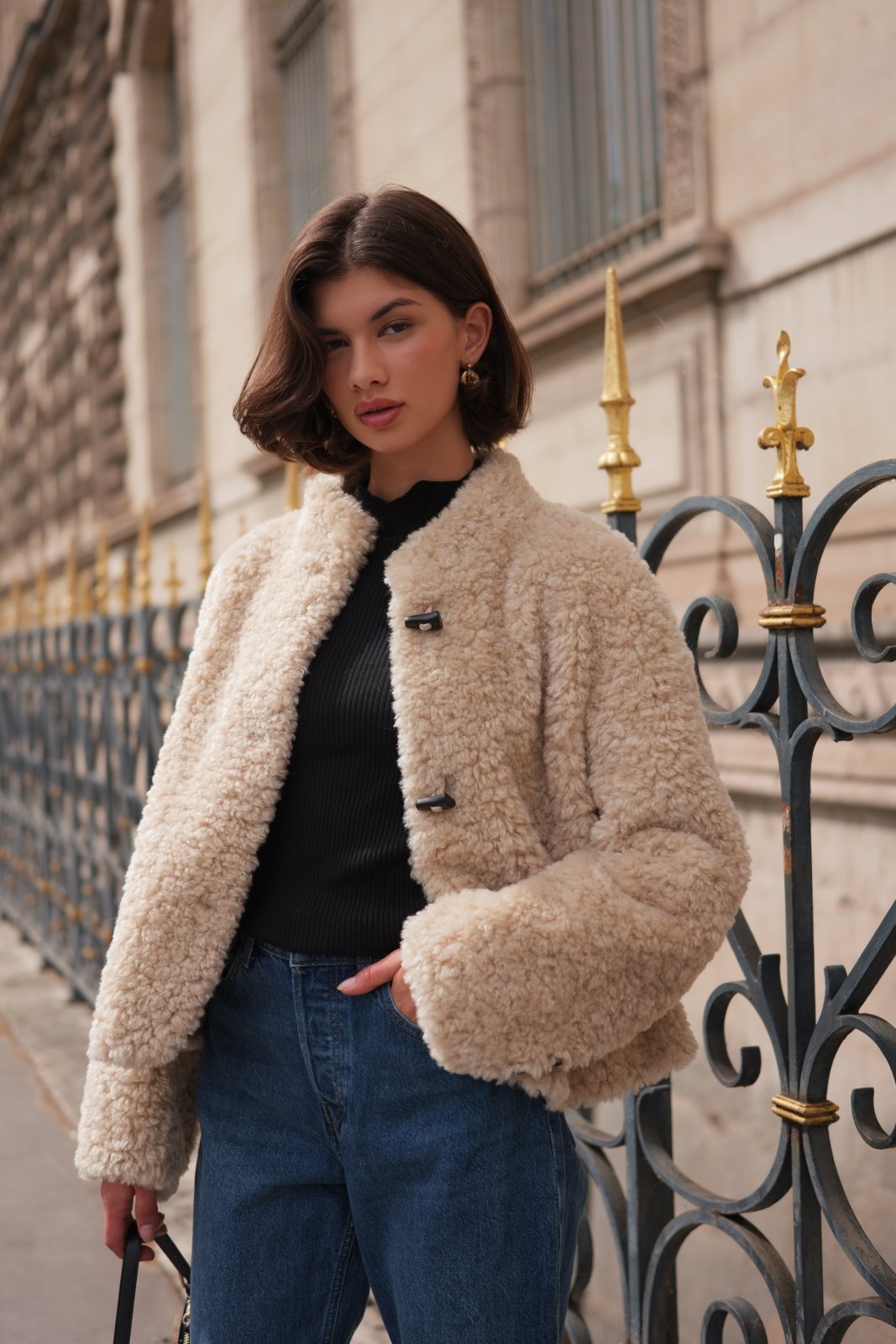 VEGA - Veste Beige - Escandelle (Vue de face - portrait - veste bouton ouvert)
#couleur_beige