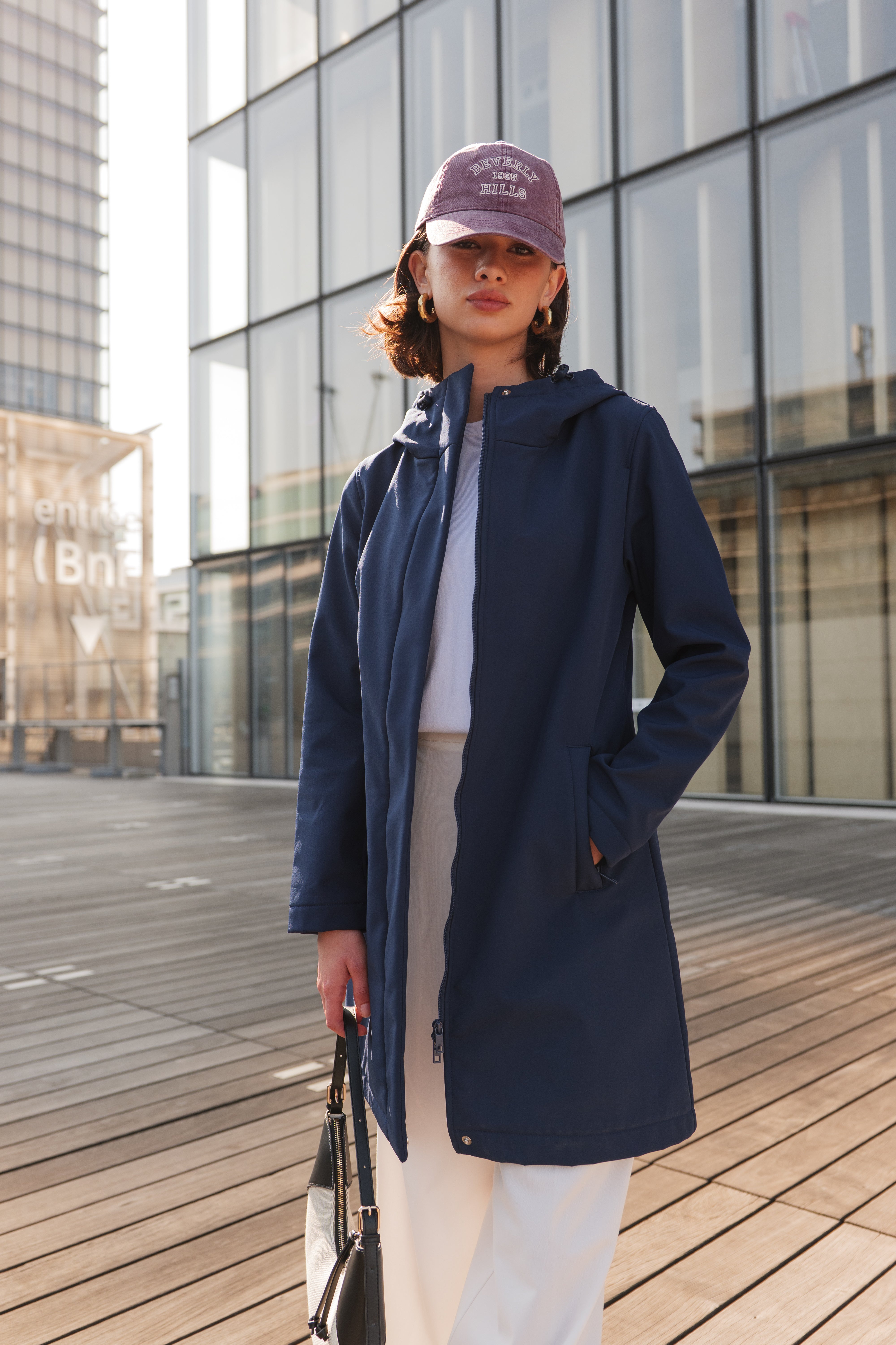Parka SIENNA Escandelle – manteau marine softshell cintré femme, look parisien minimaliste et intemporel.
#couleur_marine