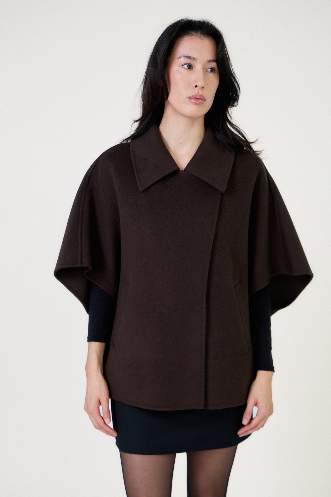 AMARA cape laine ample col chemise manches kimono choco femme - Escandelle Paris (portrait)
#couleur_choco