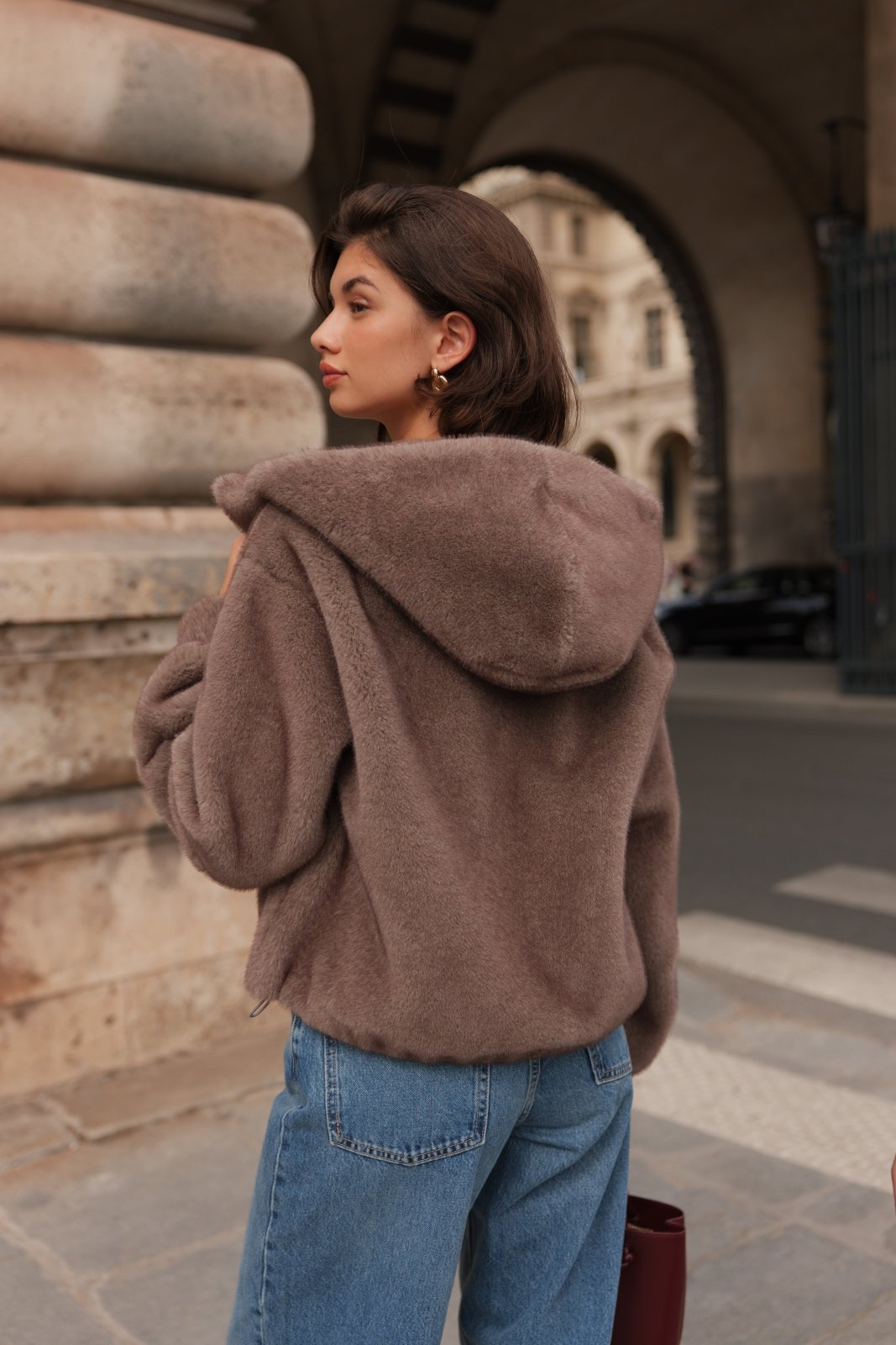 AMBRE manteau court fausse fourrure capuche zippé gris femme - Escandelle Paris (dos)
#couleur_gris