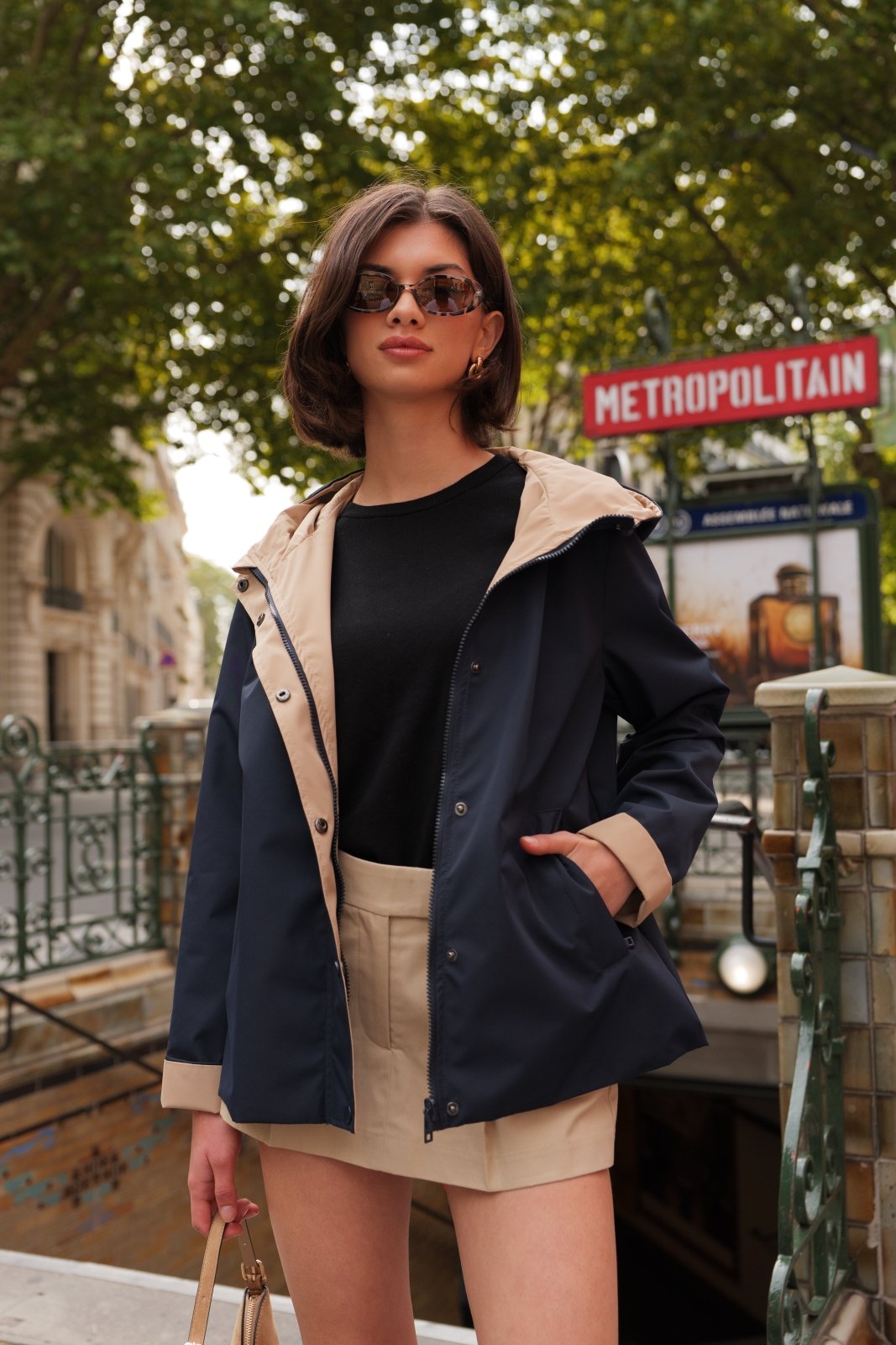ANNA veste courte réversible déperlante marine femme - Escandelle Paris (portrait)
#couleur_marine