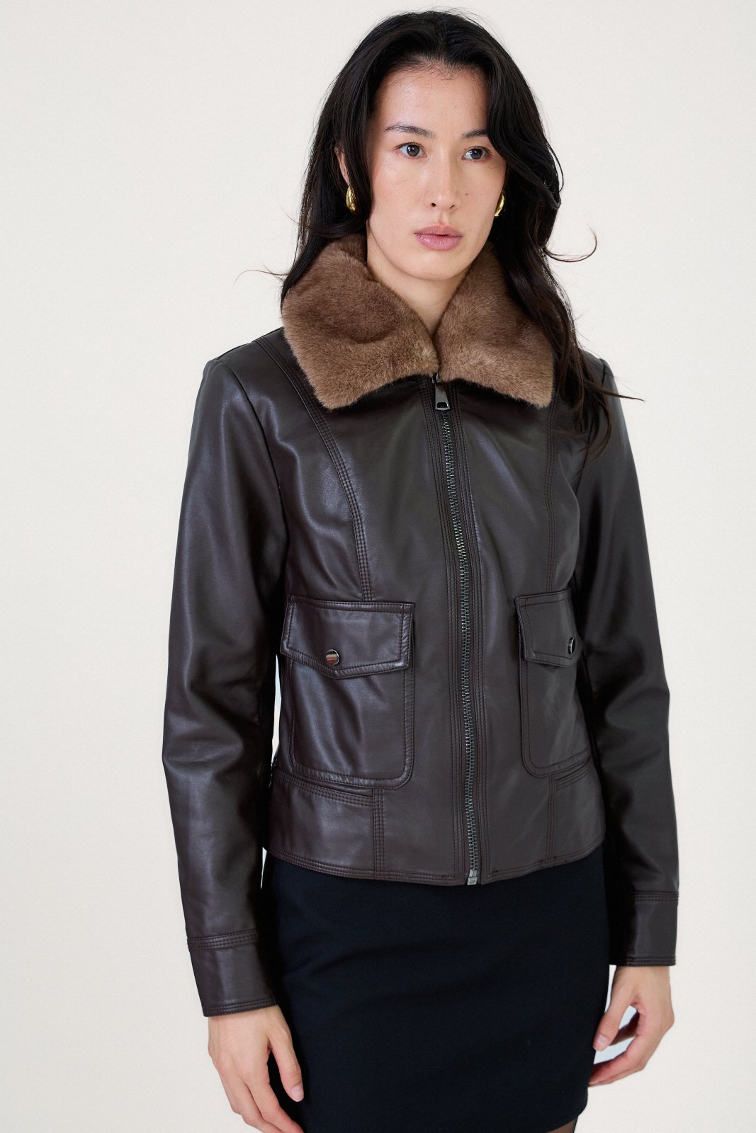 ANOUK blouson court similicuir aviateur choco femme - Escandelle Paris (portrait)
#couleur_choco