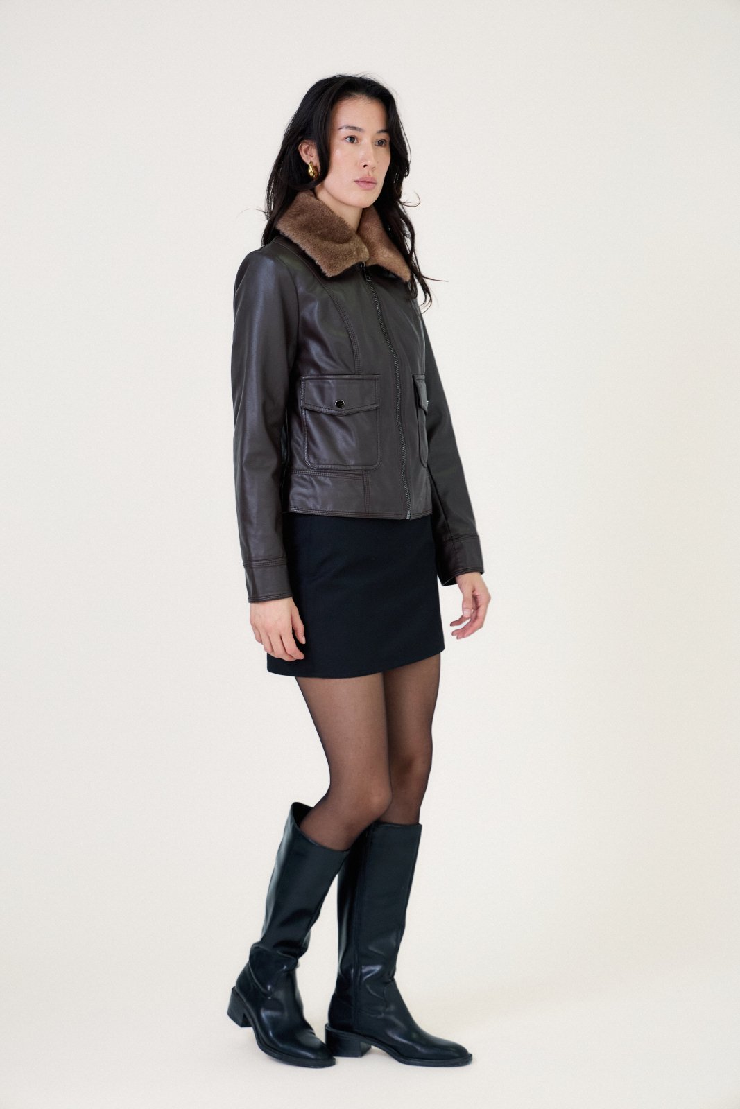 ANOUK blouson court similicuir aviateur choco femme - Escandelle Paris (profil droit)
#couleur_choco
