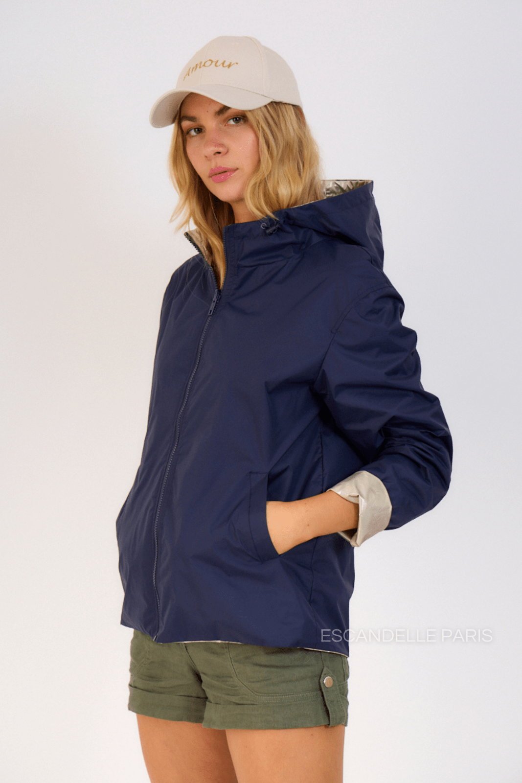 APRIL parka courte coupe-vent réversible imperméable marine femme - Escandelle Paris (silhouette entière)
#couleur_marine