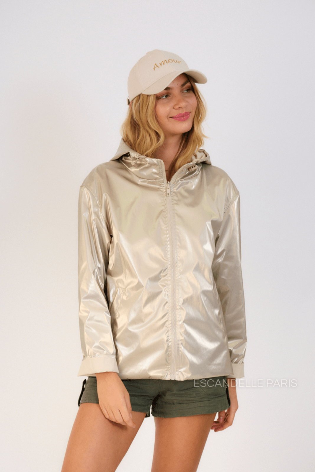 APRIL parka courte coupe-vent réversible imperméable beige femme - Escandelle Paris (silhouette entière)
#couleur_beige