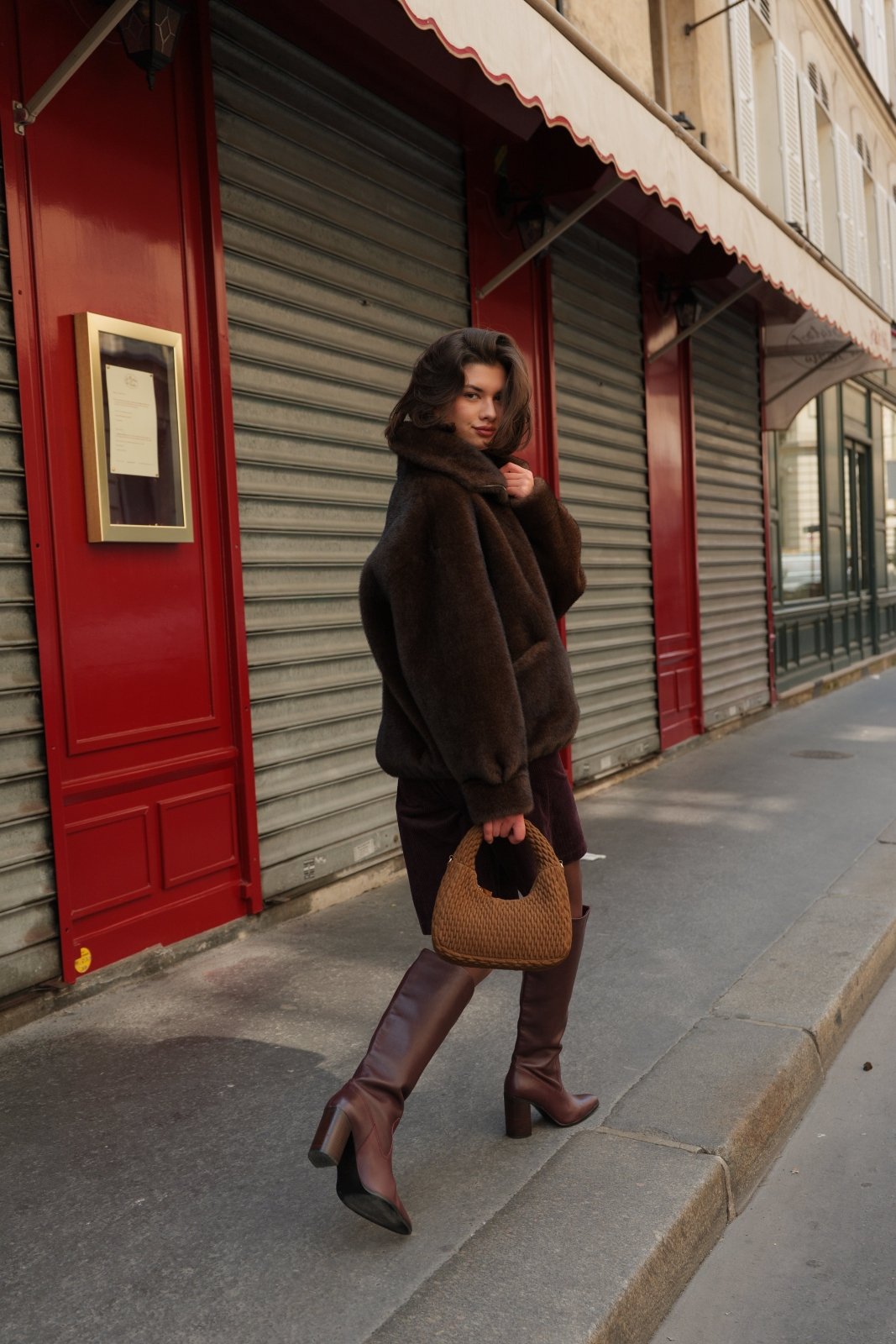 ARIANNE blouson court fausse fourrure col montant zippé choco femme - Escandelle Paris (dos)
#couleur_choco
