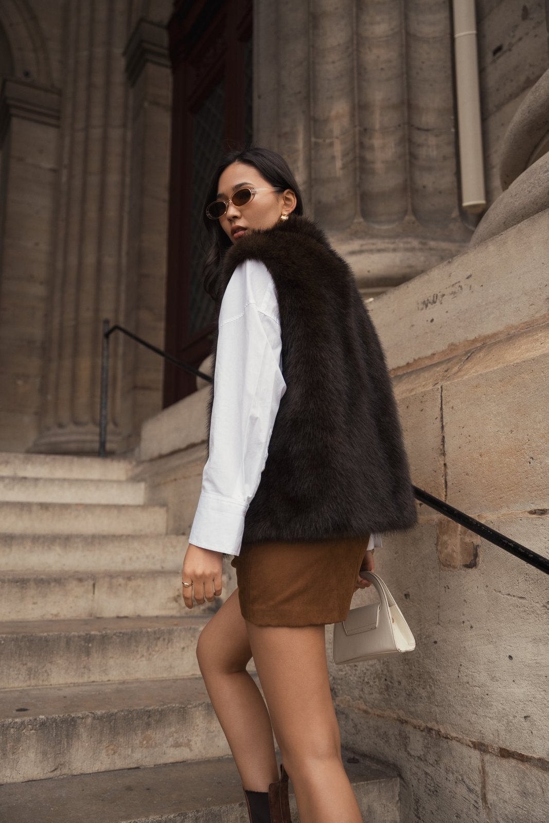 CAMELIA gilet sans manches fausse fourrure poils longs col montant choco femme - Escandelle Paris (dos)
#couleur_choco