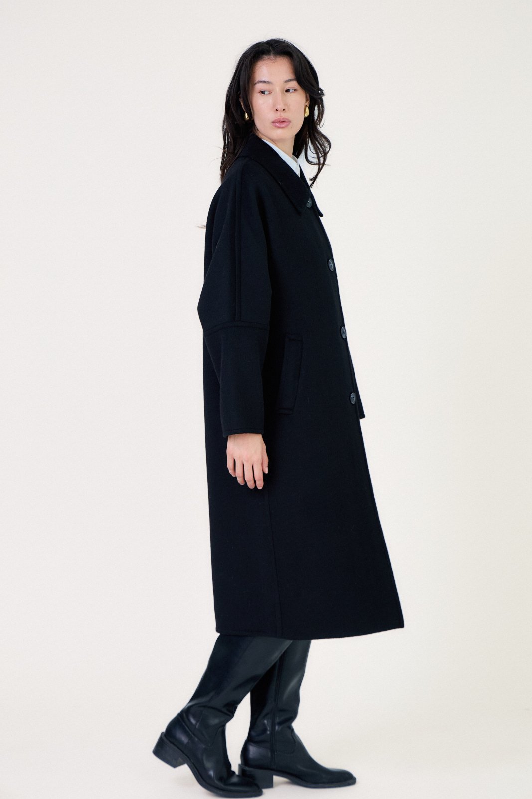CELESTE manteau long laine oversize col chemise noir femme - Escandelle Paris (profil droit)
#couleur_noir