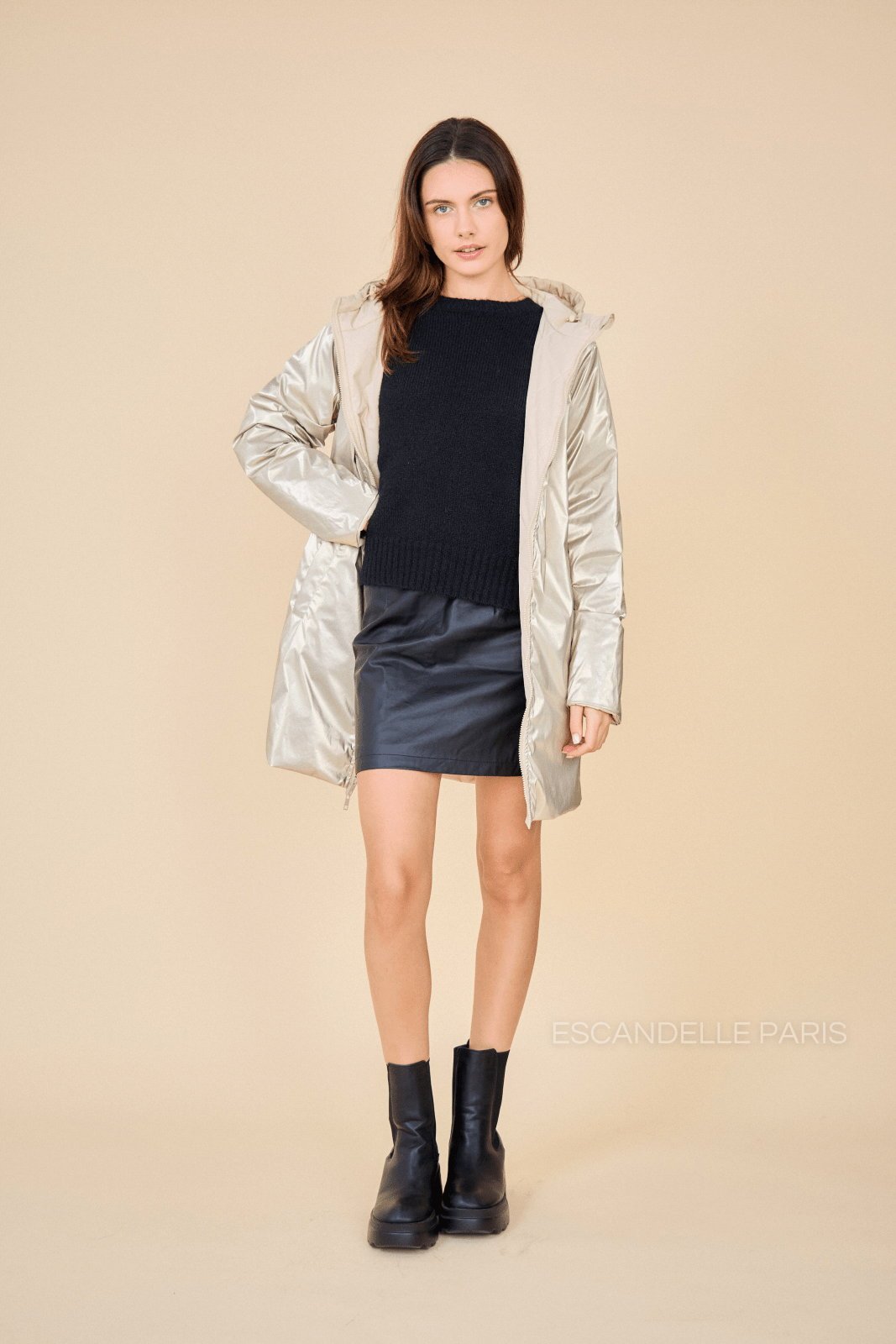 DANAÉ manteau mi-long réversible matelassé or femme - Escandelle Paris (silhouette entière)
#couleur_or