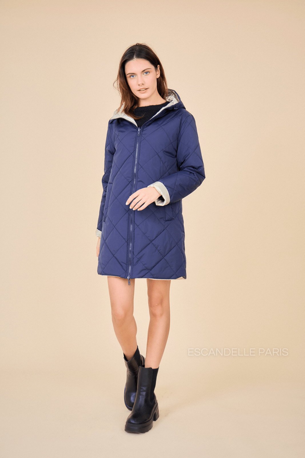 DANAÉ manteau mi-long réversible matelassé marine femme - Escandelle Paris (silhouette entière)
#couleur_marine