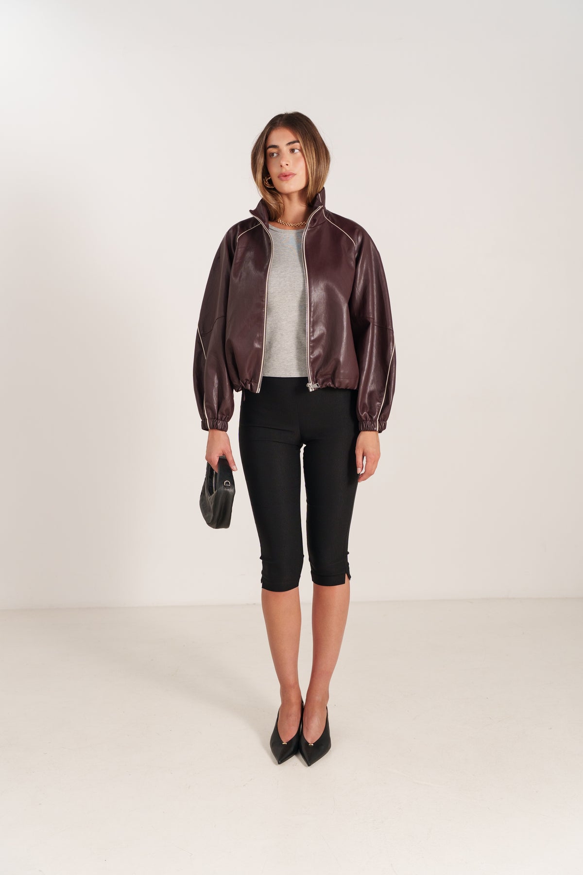 EMILIENNE blouson court similicuir col montant zippé bordeaux femme - Escandelle Paris (silhouette entière)
#couleur_bordeaux