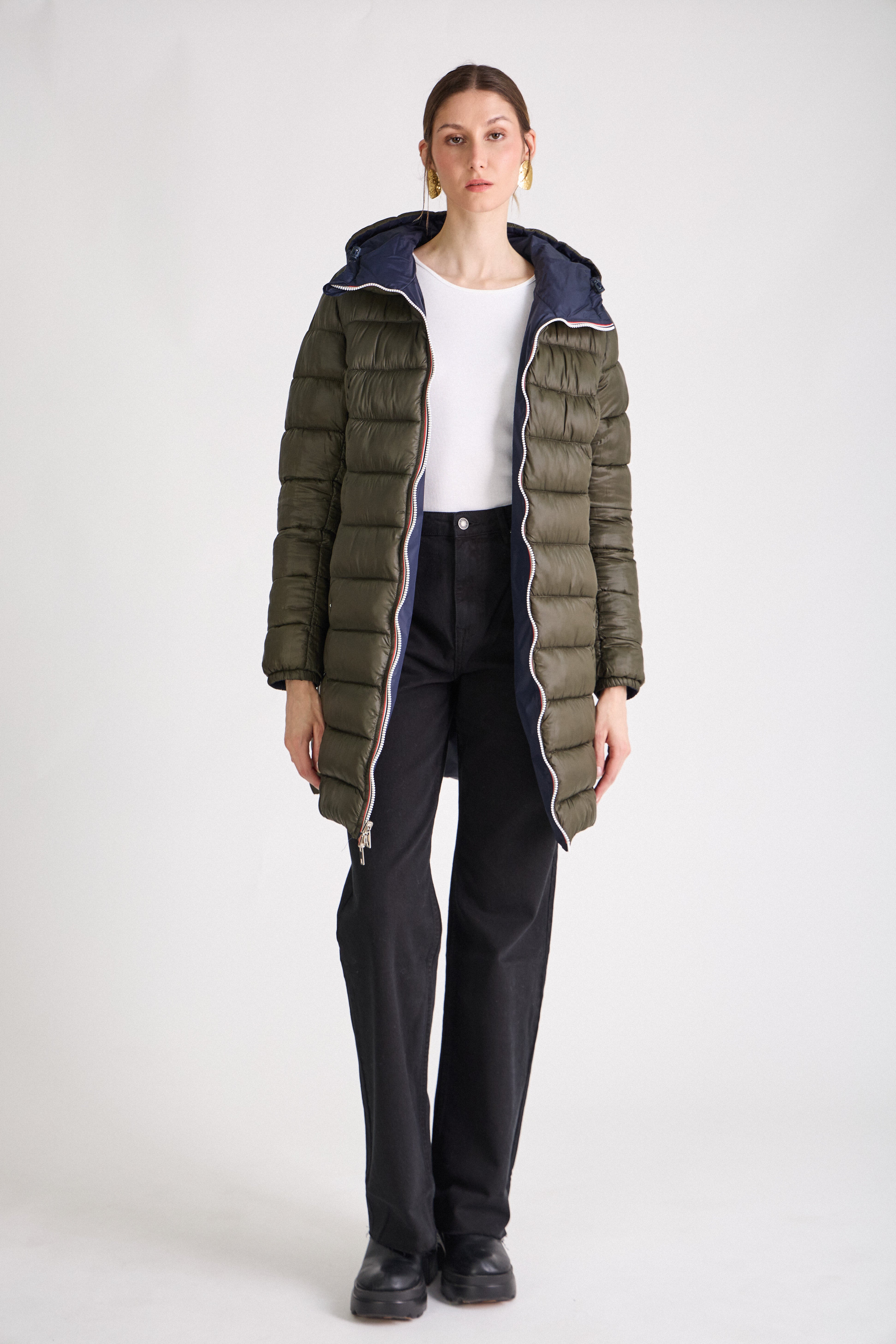 Doudoune SIXTINE Escandelle – doudoune longue femme marine réversible, coupe droite et élégante.
#couleur_marine