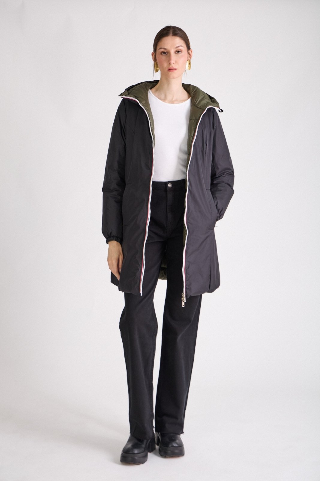 SIXTINE - Doudoune Noir - Escandelle (Vue de face - silhouette entière - doudoune réversible coté noir)
#couleur_noir