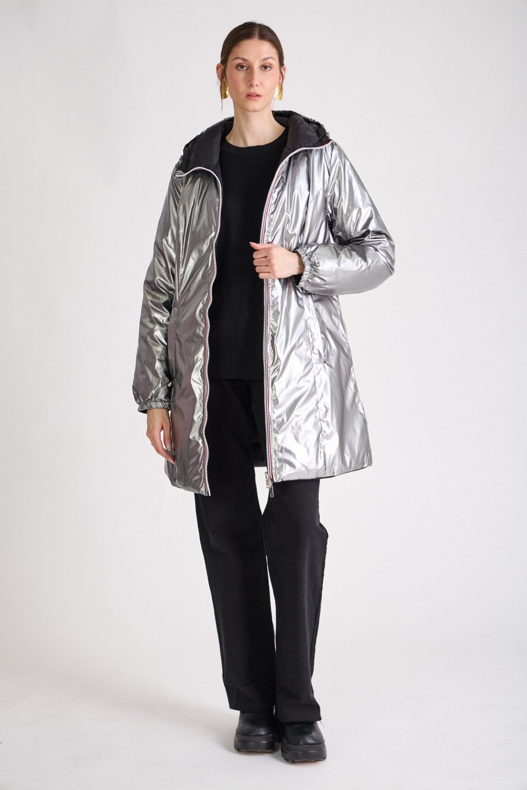 SIXTINE - Doudoune Argent - Escandelle (Vue de face - silhouette entière - doudoune réversible côté argenté)
#couleur_argent